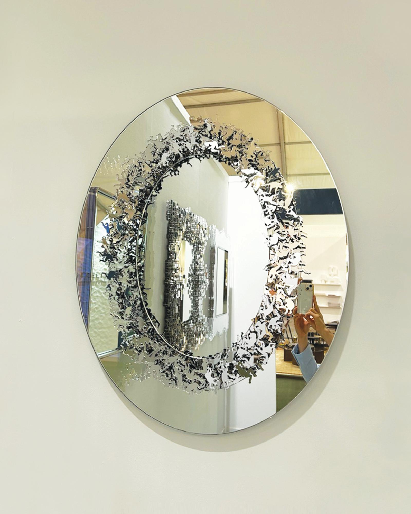 XXIe siècle et contemporain Miroir mural sculptural contemporain 'Choice' Objet d'art réfléchissant Fabriqué à la main en vente