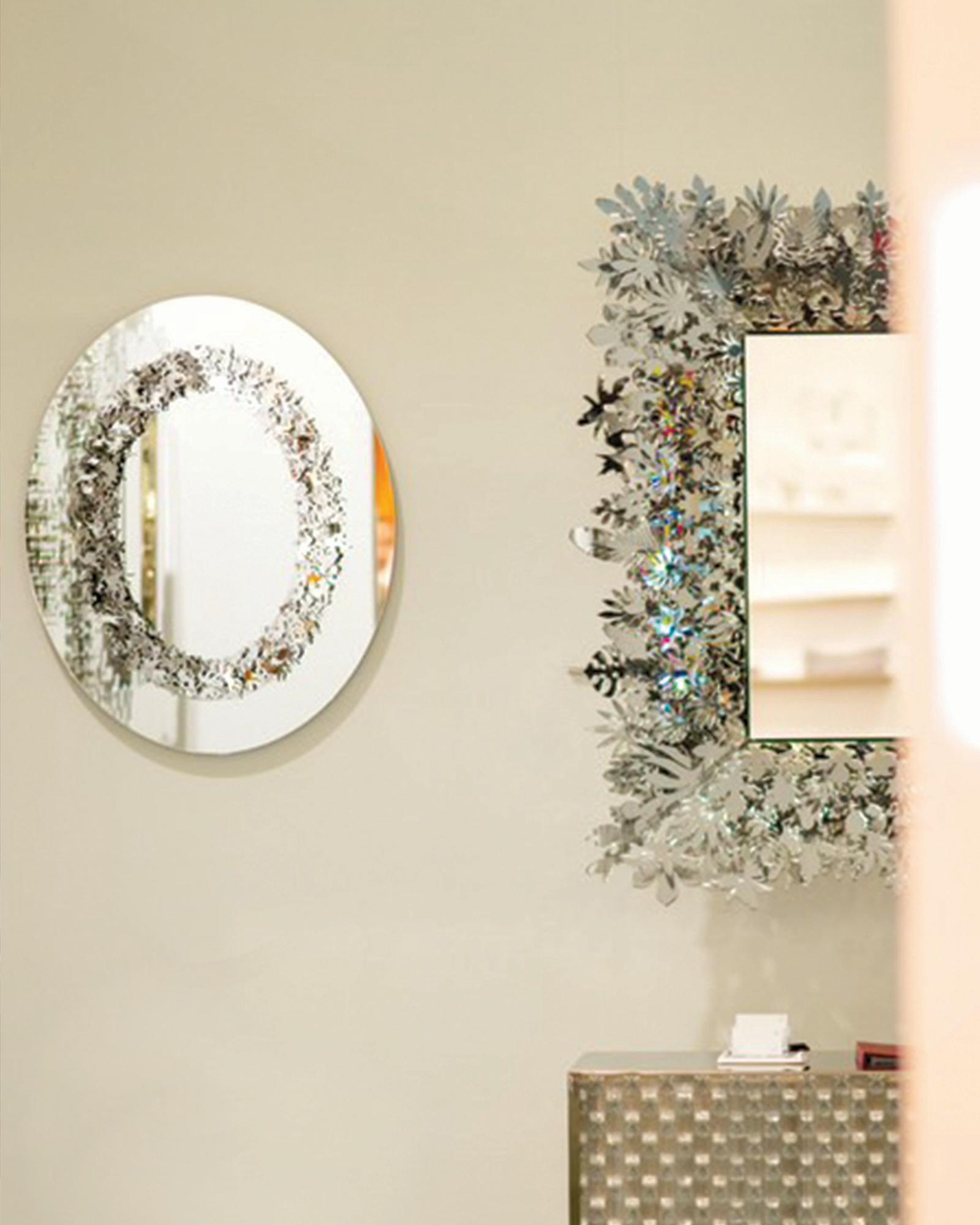 Miroir mural sculptural contemporain 'Choice' Objet d'art réfléchissant Fabriqué à la main en vente 1