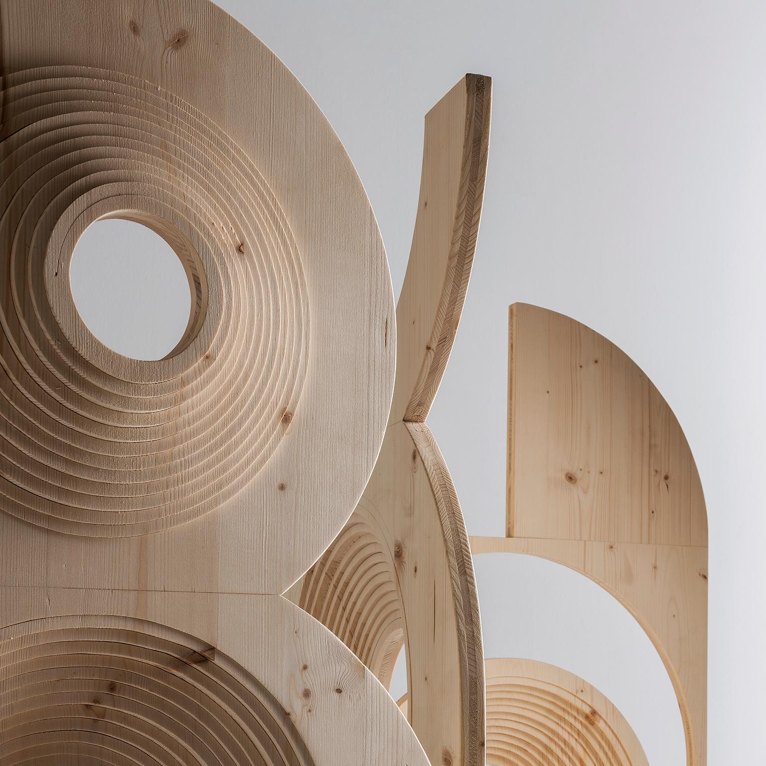 Modern  Skulpturaler Raumteiler aus Holz von Sebastiano Bottos, Italien im Angebot 1