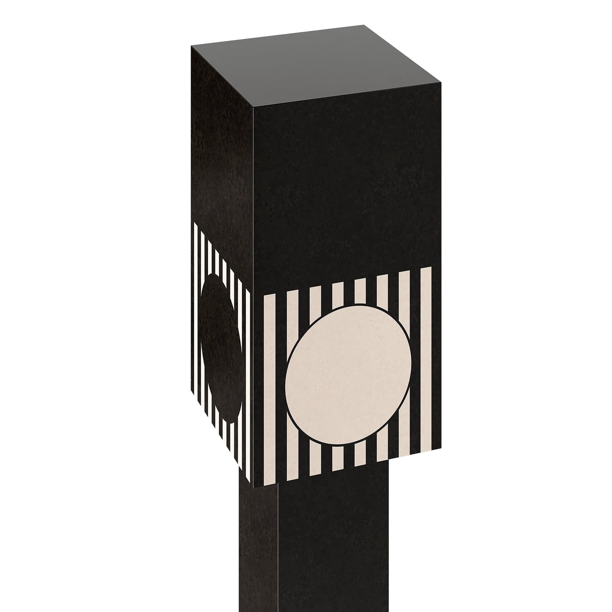 Travail du bois Totem en bois sculptural Contemporary Geometric Black & Natural Wood en vente