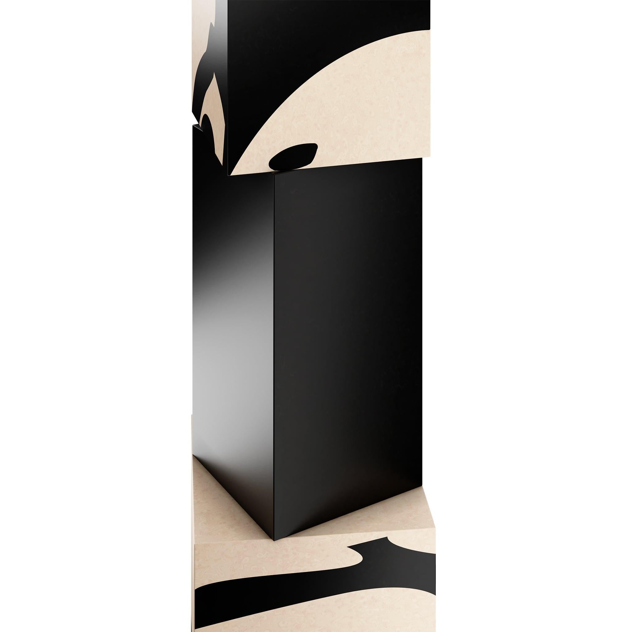 Contemporary Sculptural Wood Totem Geometric Shape Black & White Marquetry (Portugiesisch) im Angebot