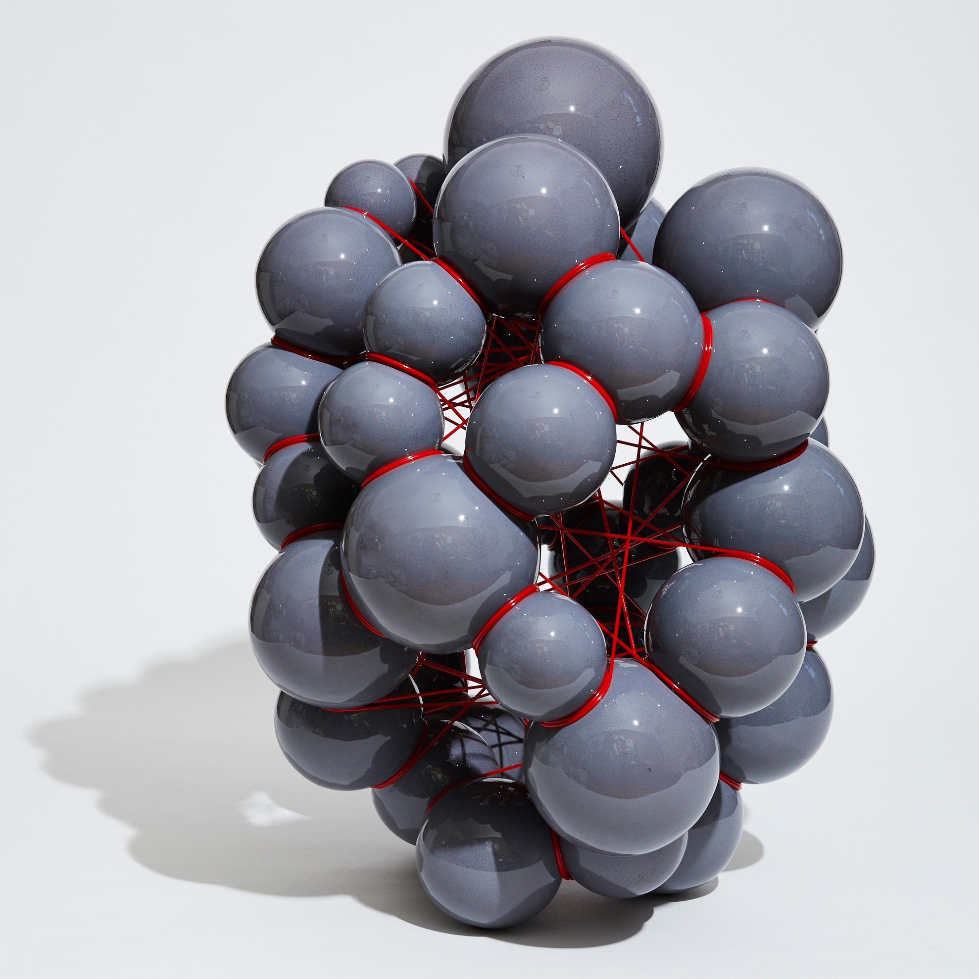 Tied Up 20, 2016 (Cerámica, PVC; Único, C. 20 pulg. h x 14 pulg. an x 14 pulg. p, Nº de objeto: 3646)

Steen Ipsen nació en 1966 en Dinamarca y vive y trabaja en Copenhague. Se licenció en 1990 en la Escuela Danesa de Diseño. De 1996 a 2004, Steen