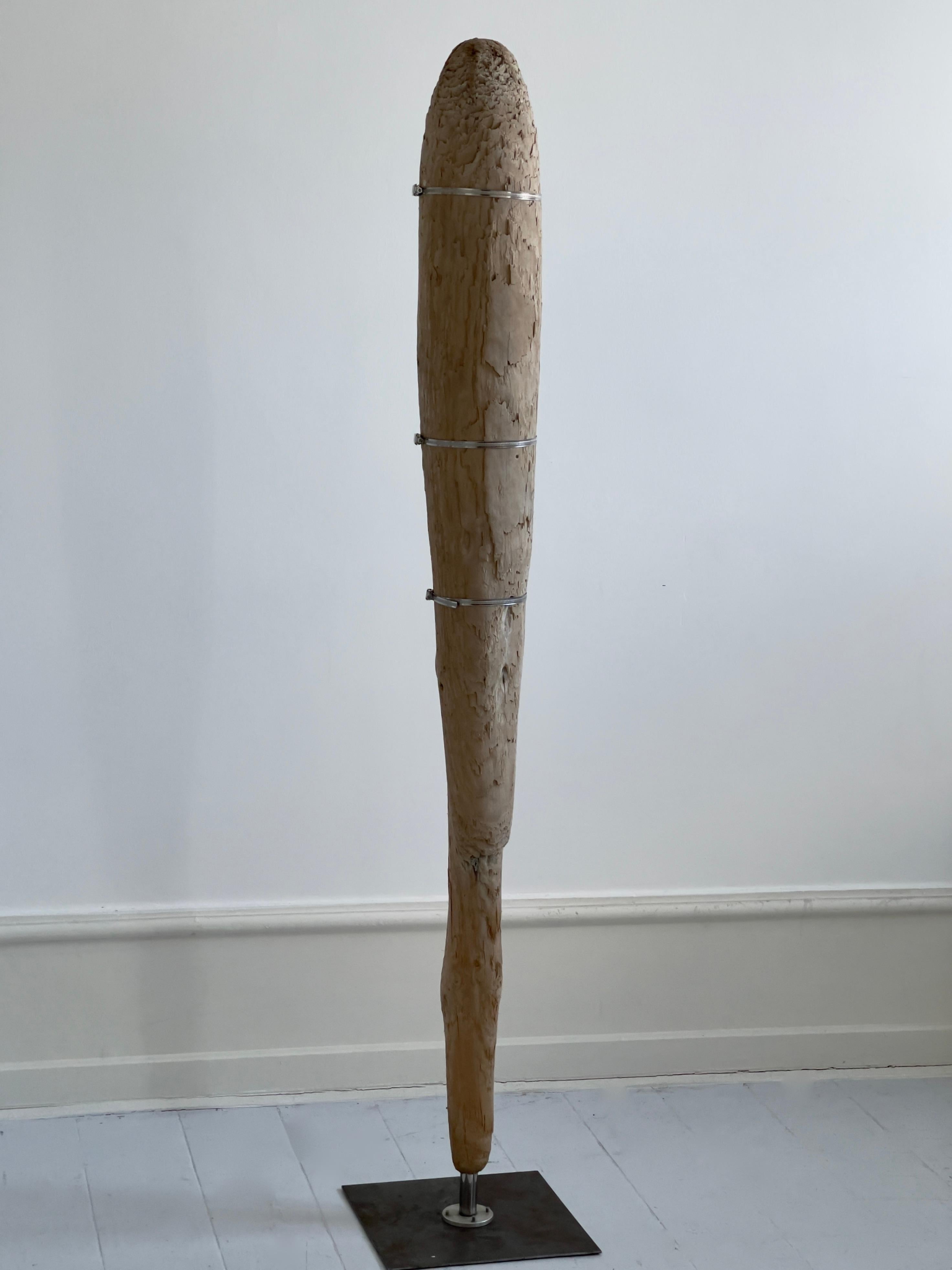 Scultura di legno alla deriva, unica nel suo genere, a grandezza umana, su supporto in metallo. in vendita 3