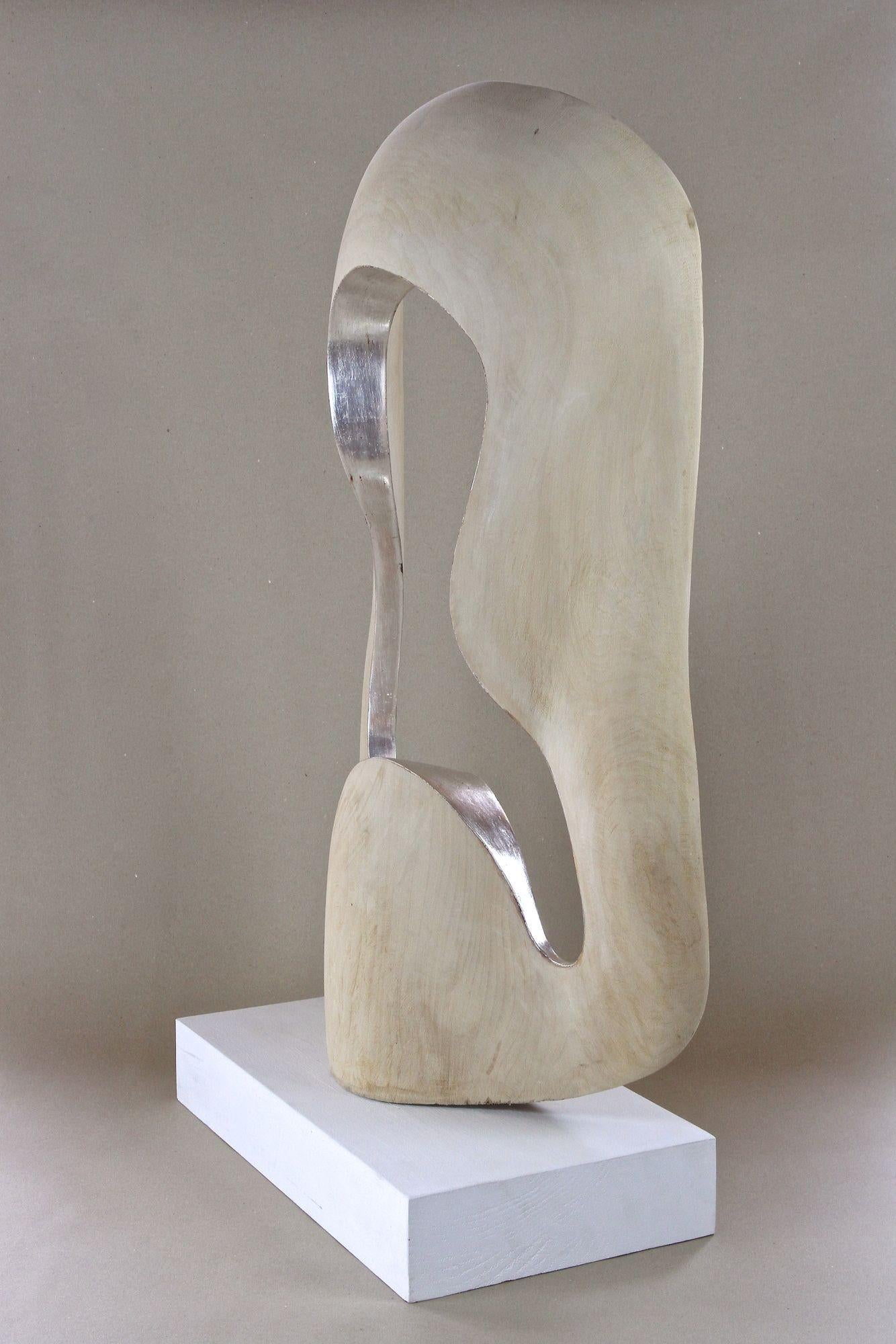 Zeitgenössische Skulptur „Infinty“ – versilbertes Bassholz von M.Treml, Österreich 2021 (21. Jahrhundert und zeitgenössisch) im Angebot