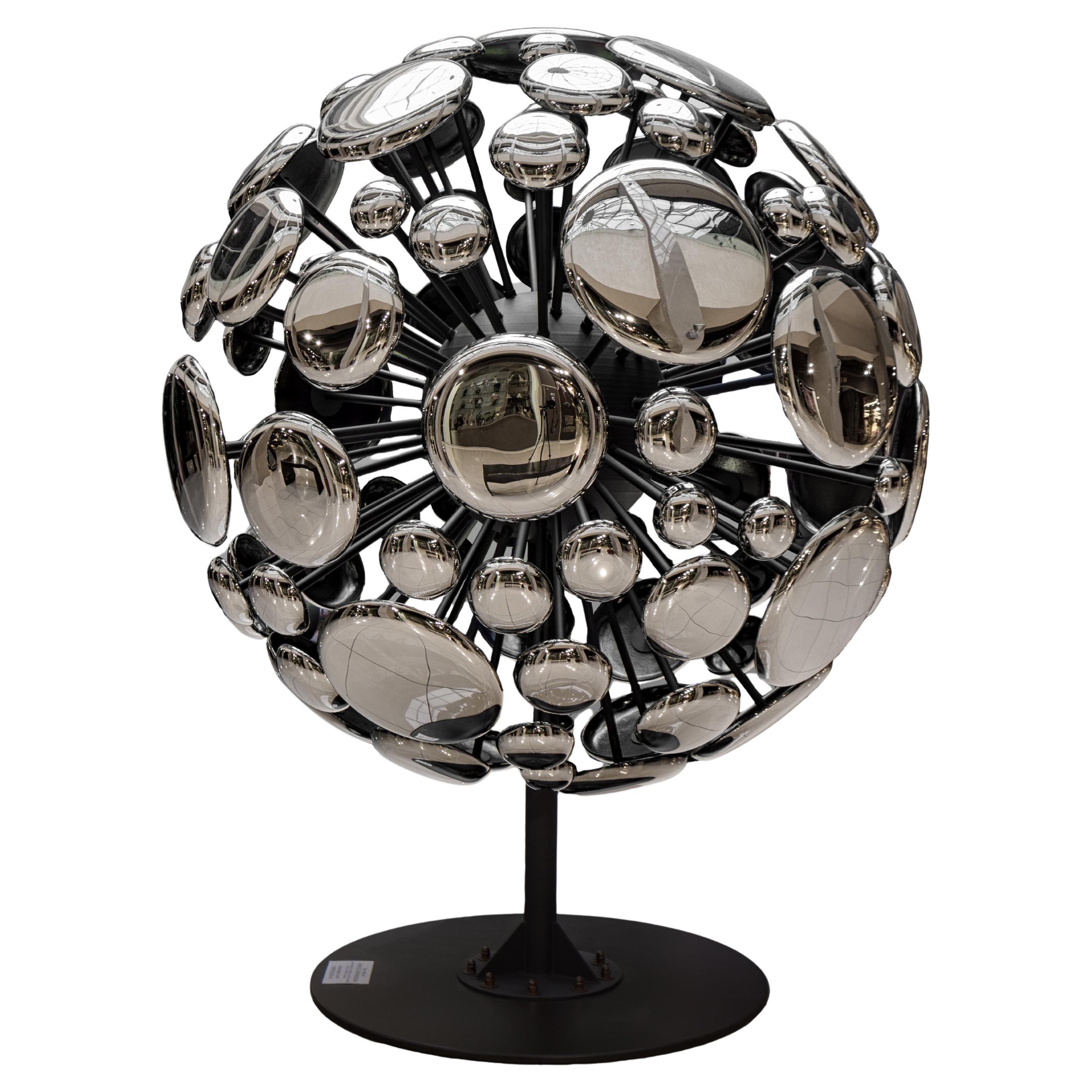 Scultura contemporanea "Space Expansion" Argento realizzato in vetro e titanio.