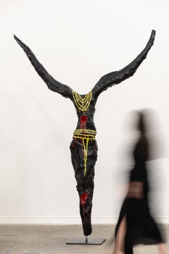 Zeitgenössische große Skulptur „Wing Span“ von Galia Linn, Bodenskulptur