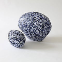 Sculture moderne in ceramica blu di Lone Skov Madsen
