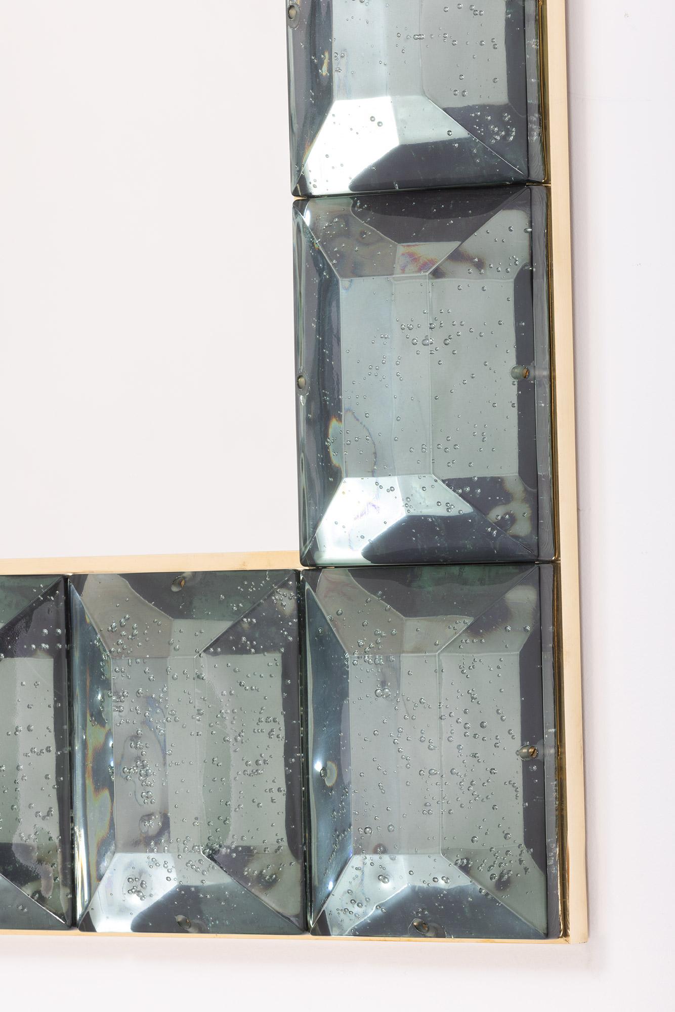 Laiton  Miroir contemporain en verre de Murano à blocs de diamants vert de mer, en stock en vente