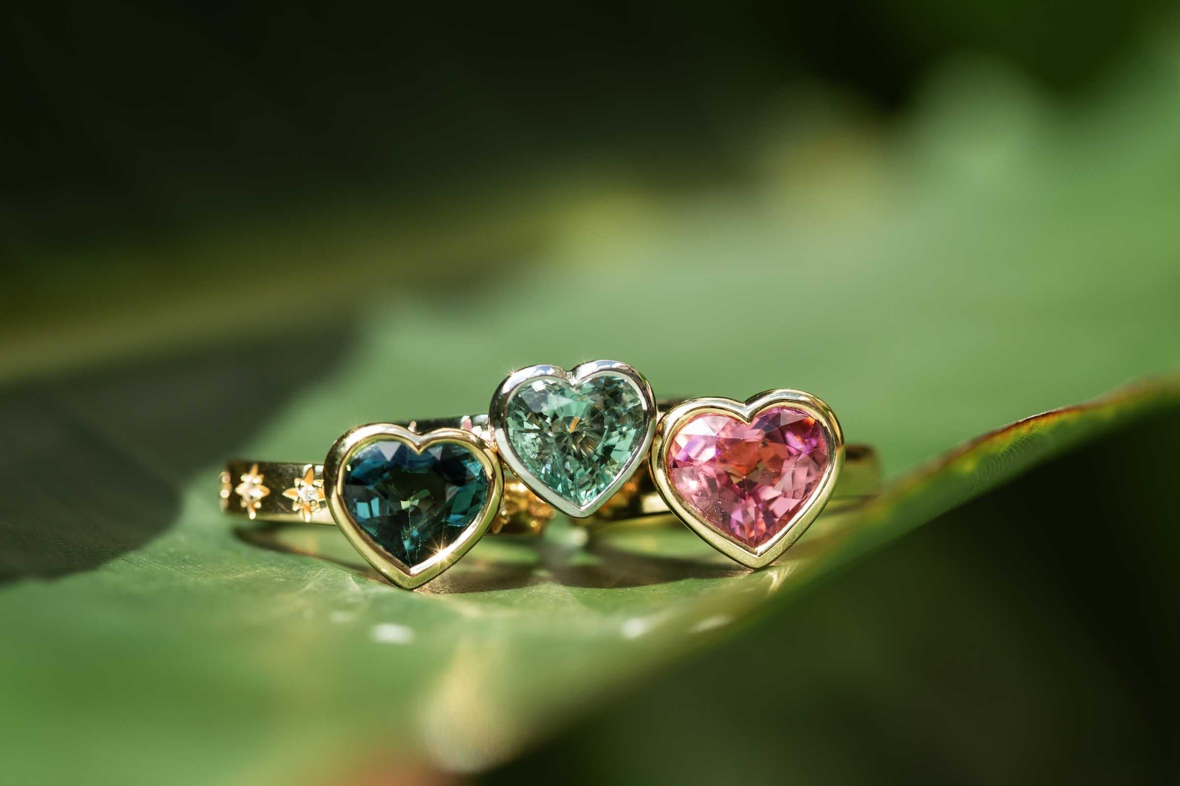 Contemporary Seafoam Aquamarine & Pink Sapphire Heart Ring 18 Carat White Gold For Sale 5