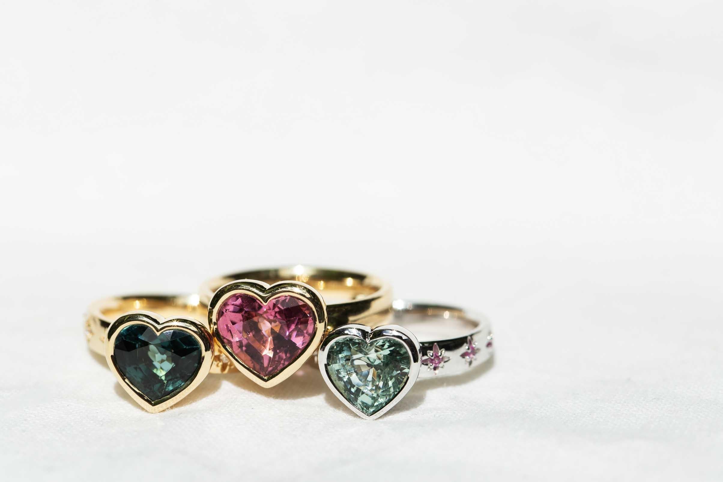 Contemporary Seafoam Aquamarine & Pink Sapphire Heart Ring 18 Carat White Gold For Sale 1
