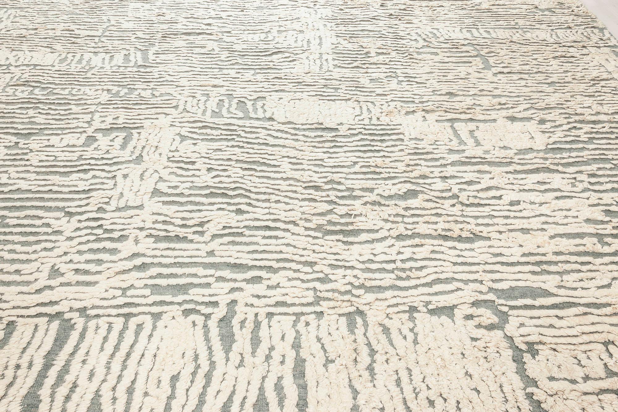 Annodato a mano Tappeto contemporaneo Seafoam High-Low in seta e lana di Doris Leslie Blau in vendita