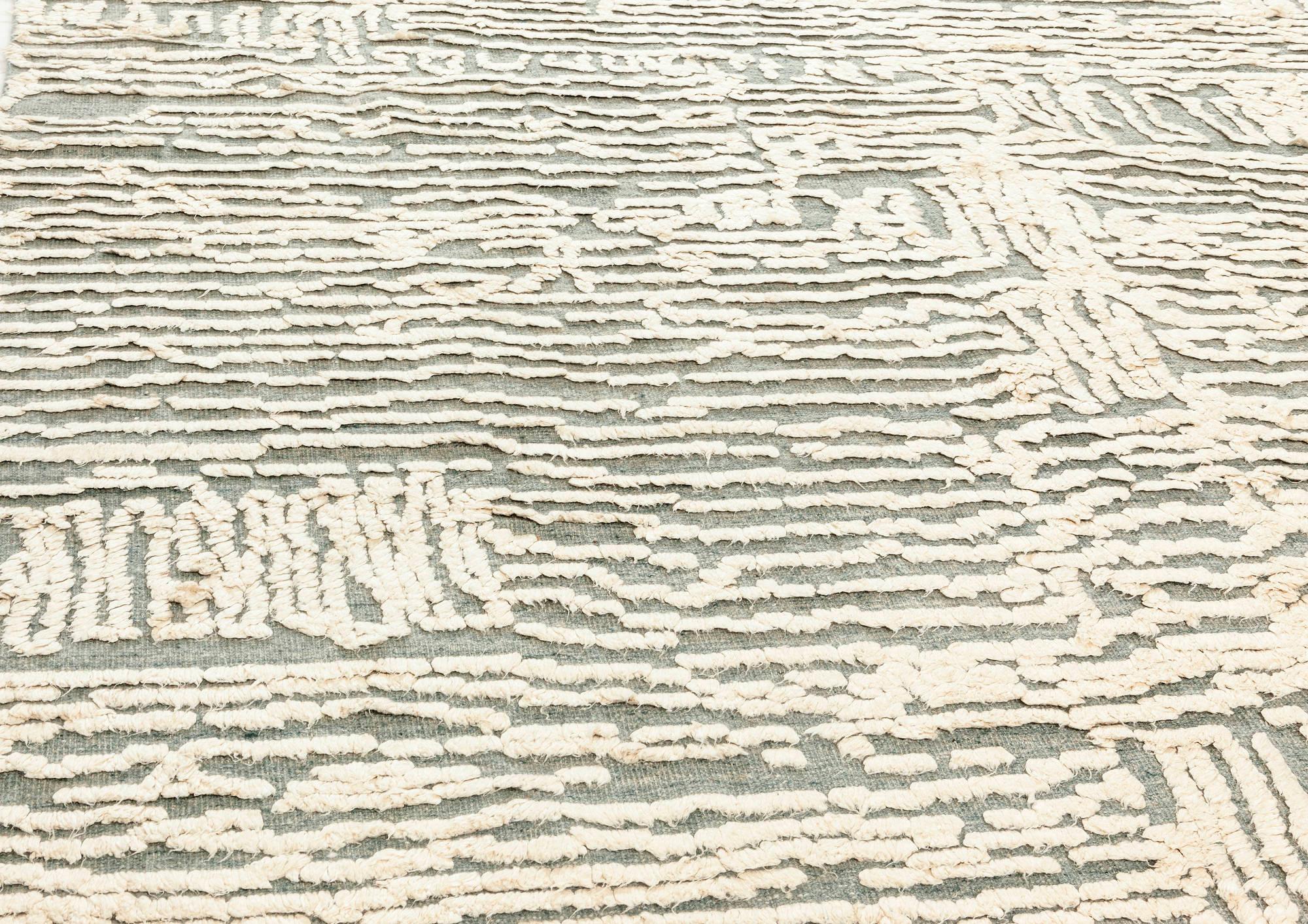 XXI secolo e contemporaneo Tappeto contemporaneo Seafoam High-Low in seta e lana di Doris Leslie Blau in vendita