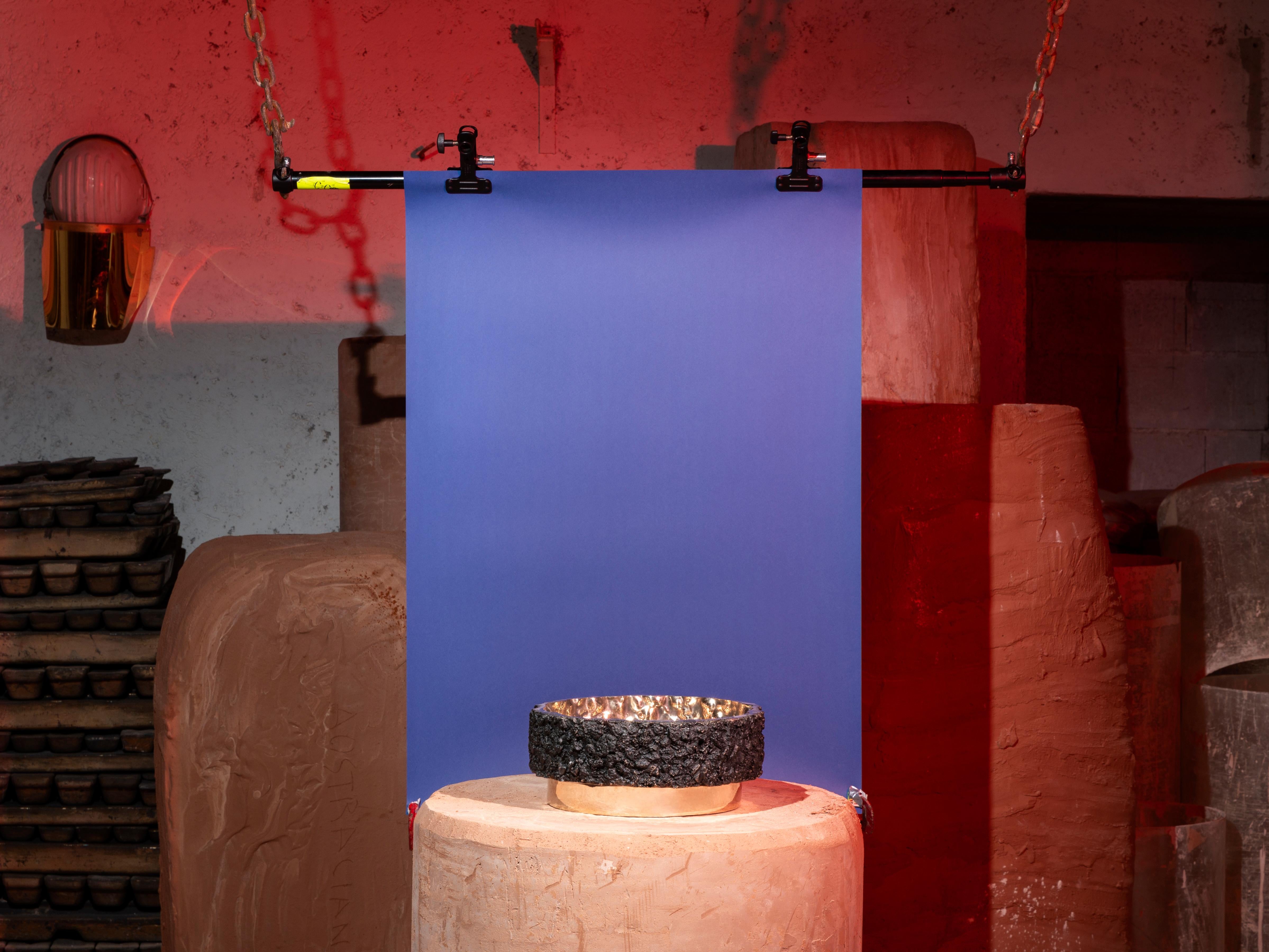 Moderne Vase plat contemporain Secondo Fuoco en bronze en vente