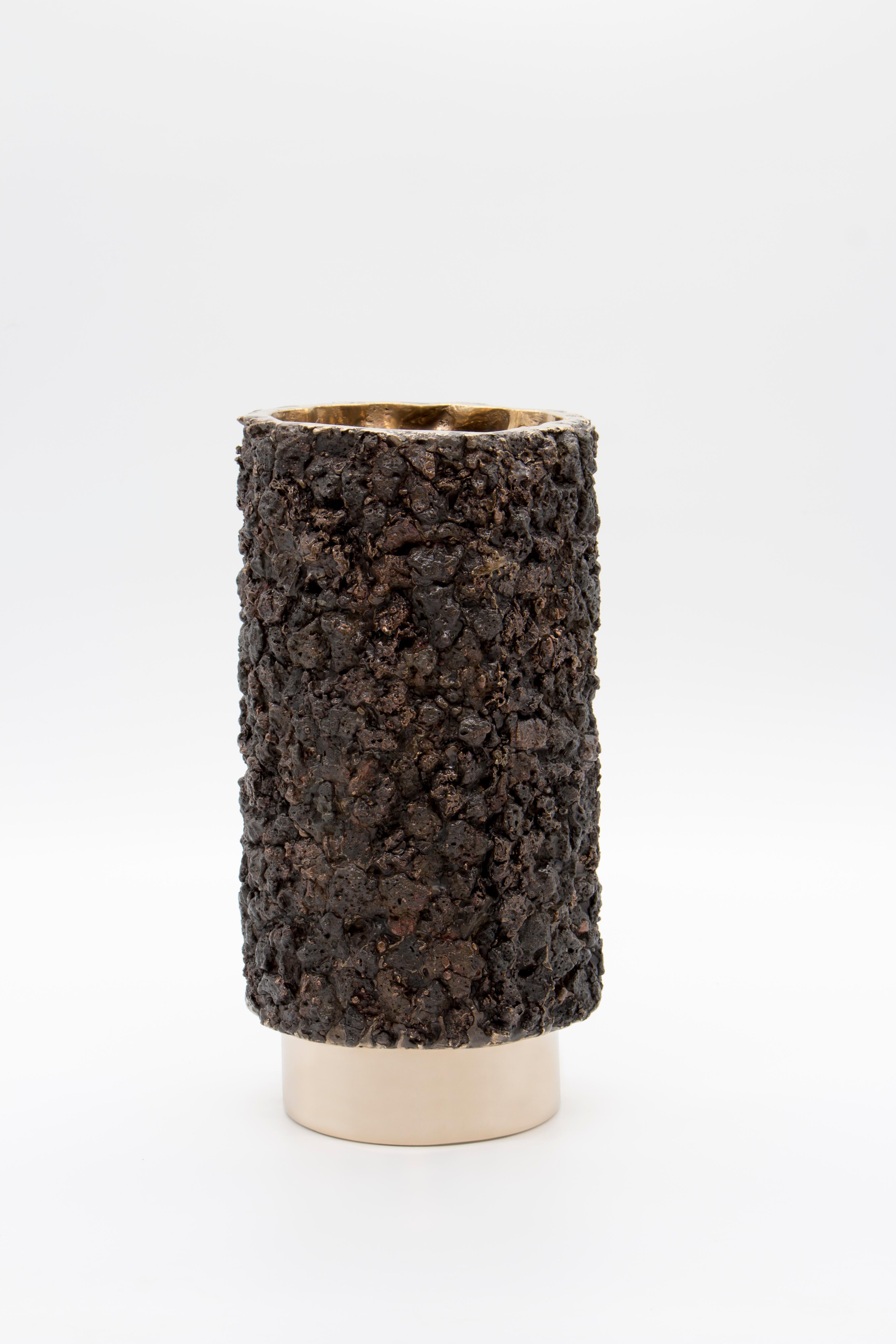 Contemporary Secondo Fuoco Flat Vase in Bronze For Sale 3