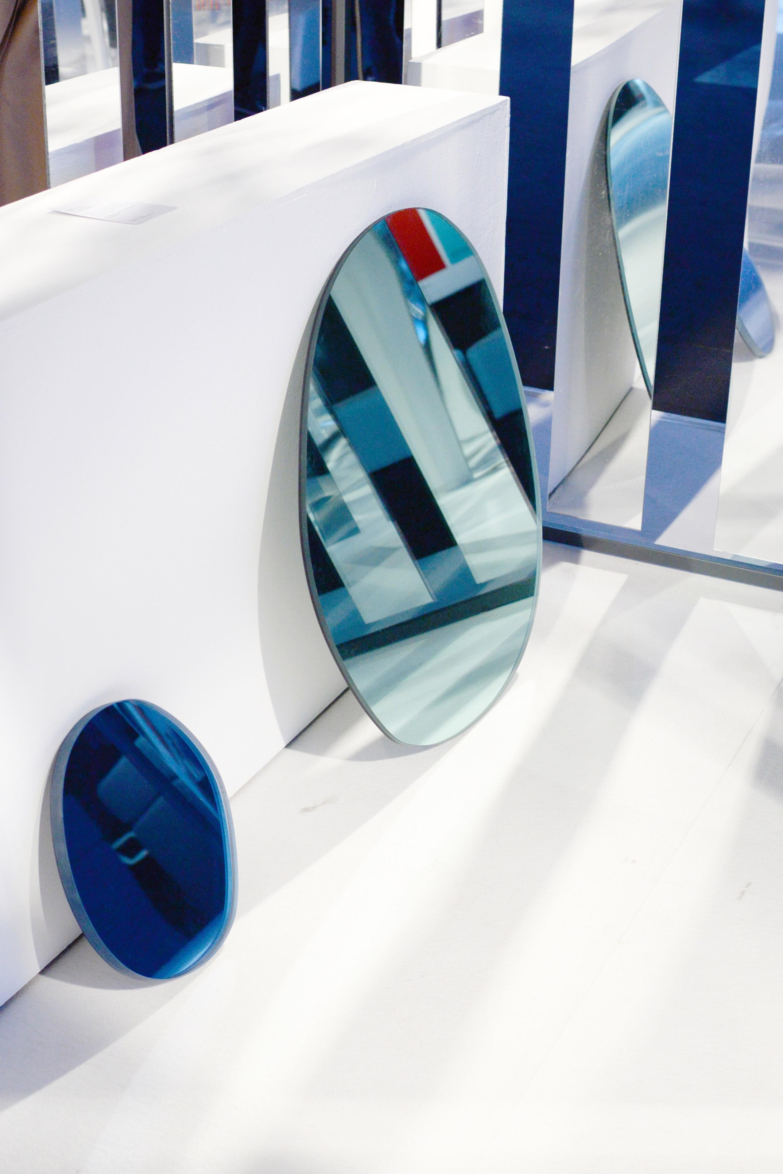 Contemporary Seeing Glass Off Round Mirror by Sabine Marcelis, Dünn 850, Grün (21. Jahrhundert und zeitgenössisch) im Angebot