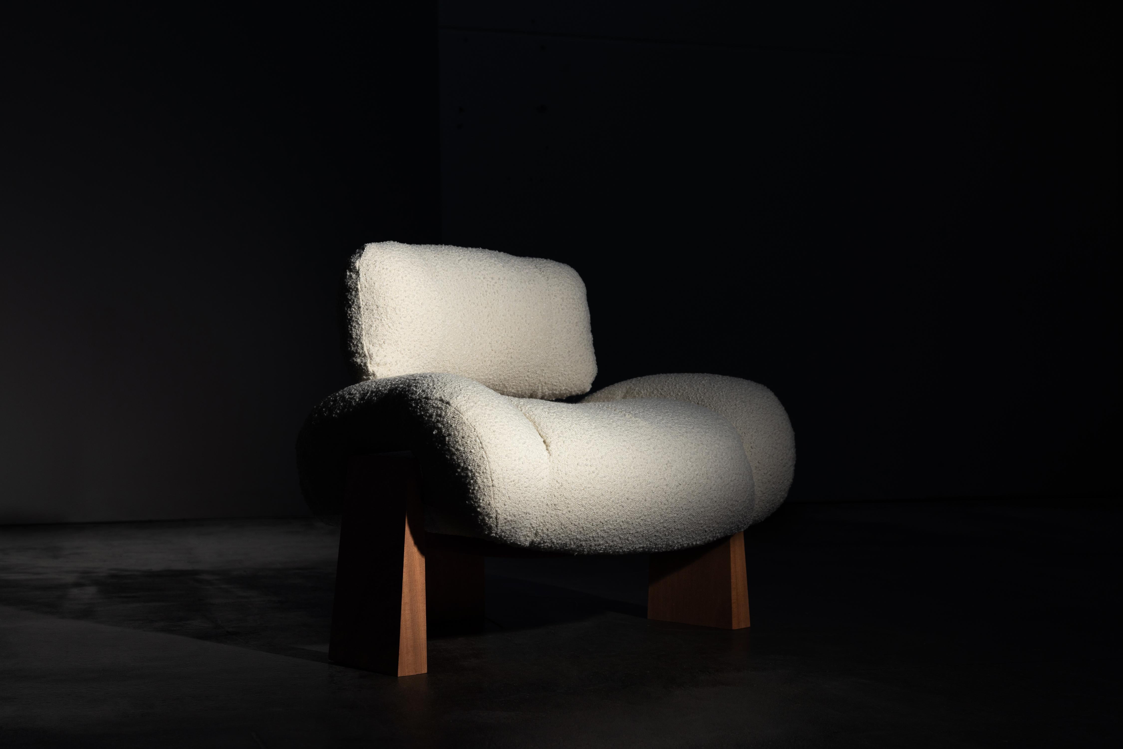 Sedia Sense contemporanea, poltrona Legno di sapele, Bouclé, Ottone, Greenapple in vendita 3