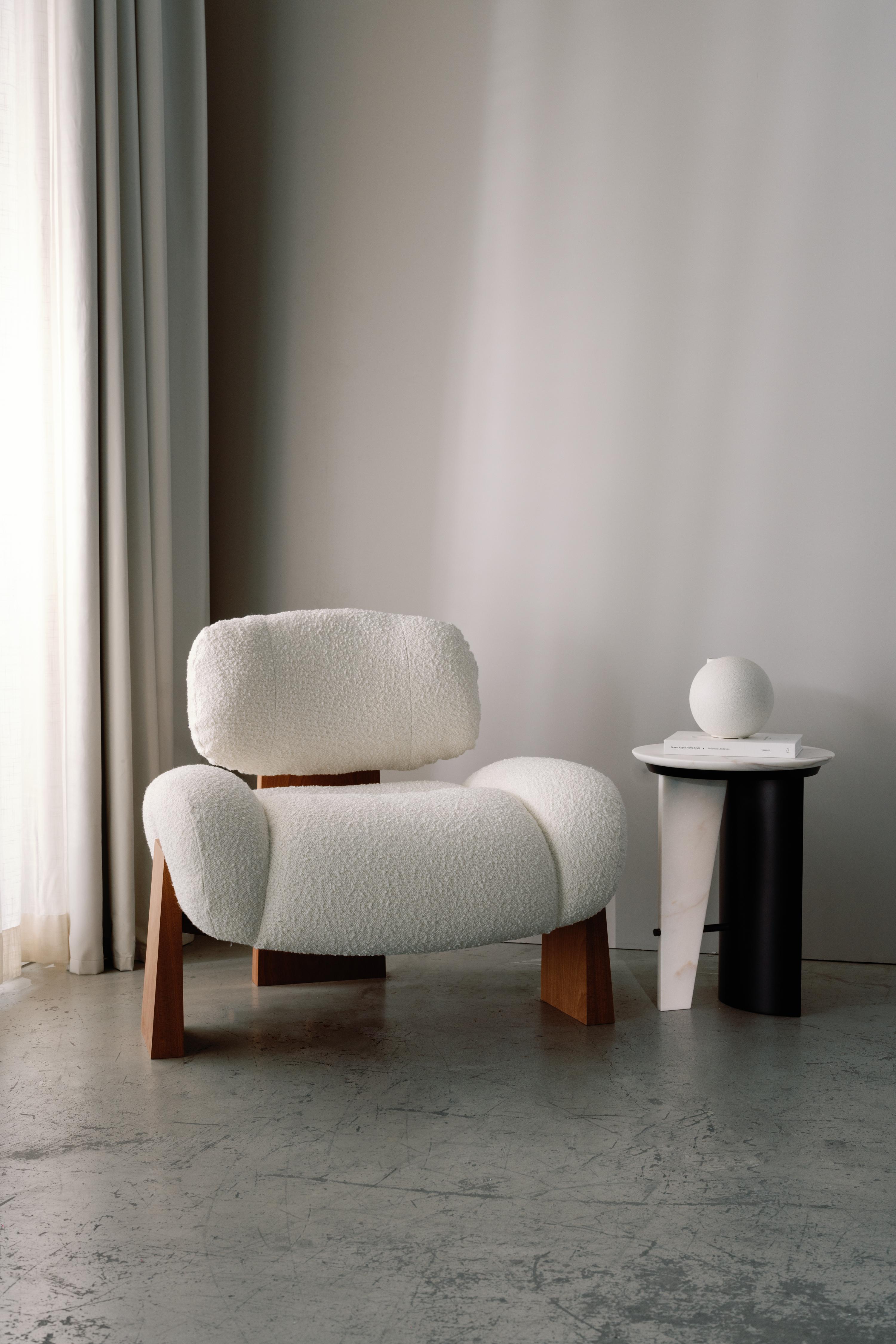 Sedia Sense contemporanea, poltrona Legno di sapele, Bouclé, Ottone, Greenapple in vendita 9