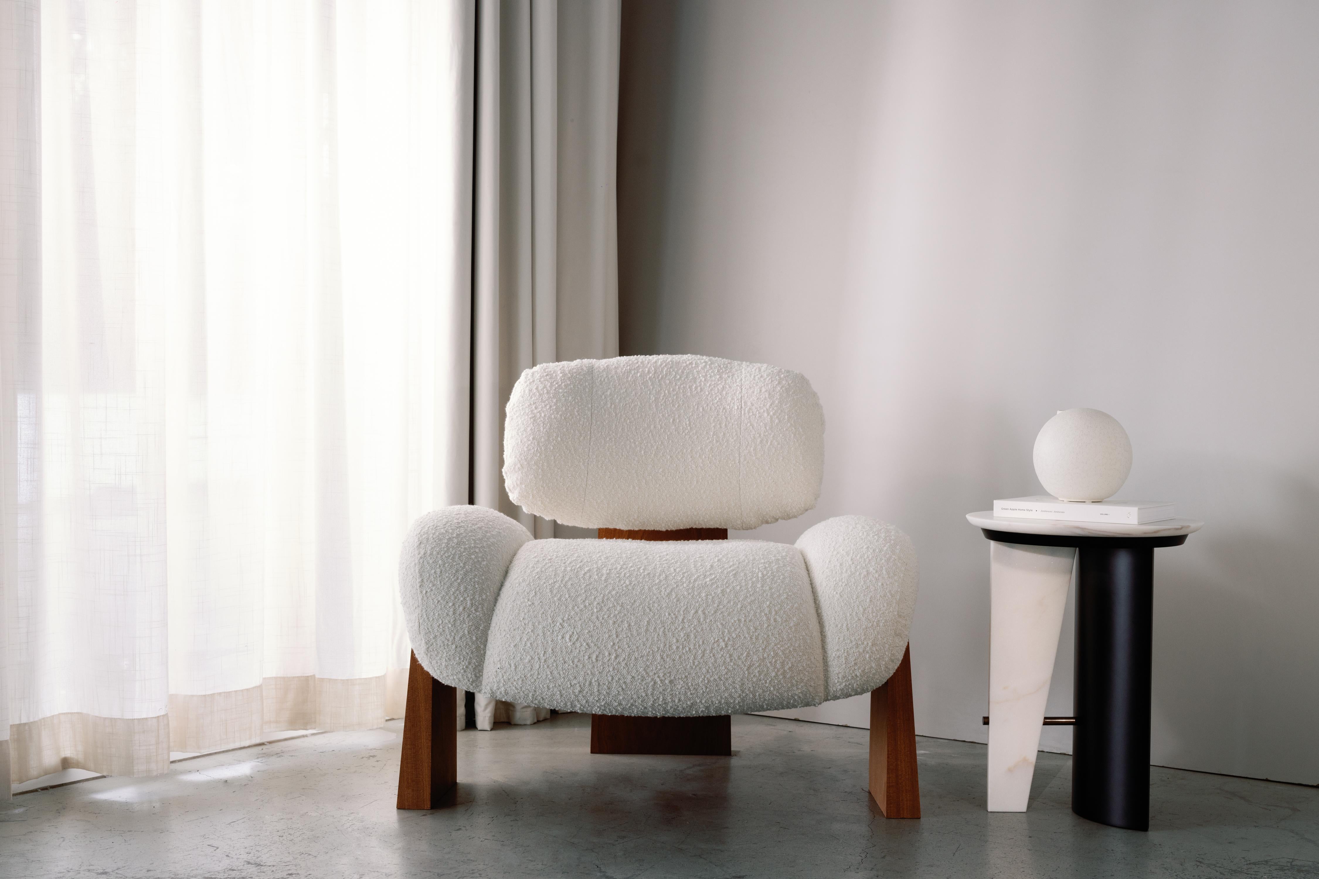 Sedia Sense contemporanea, poltrona Legno di sapele, Bouclé, Ottone, Greenapple in vendita 10