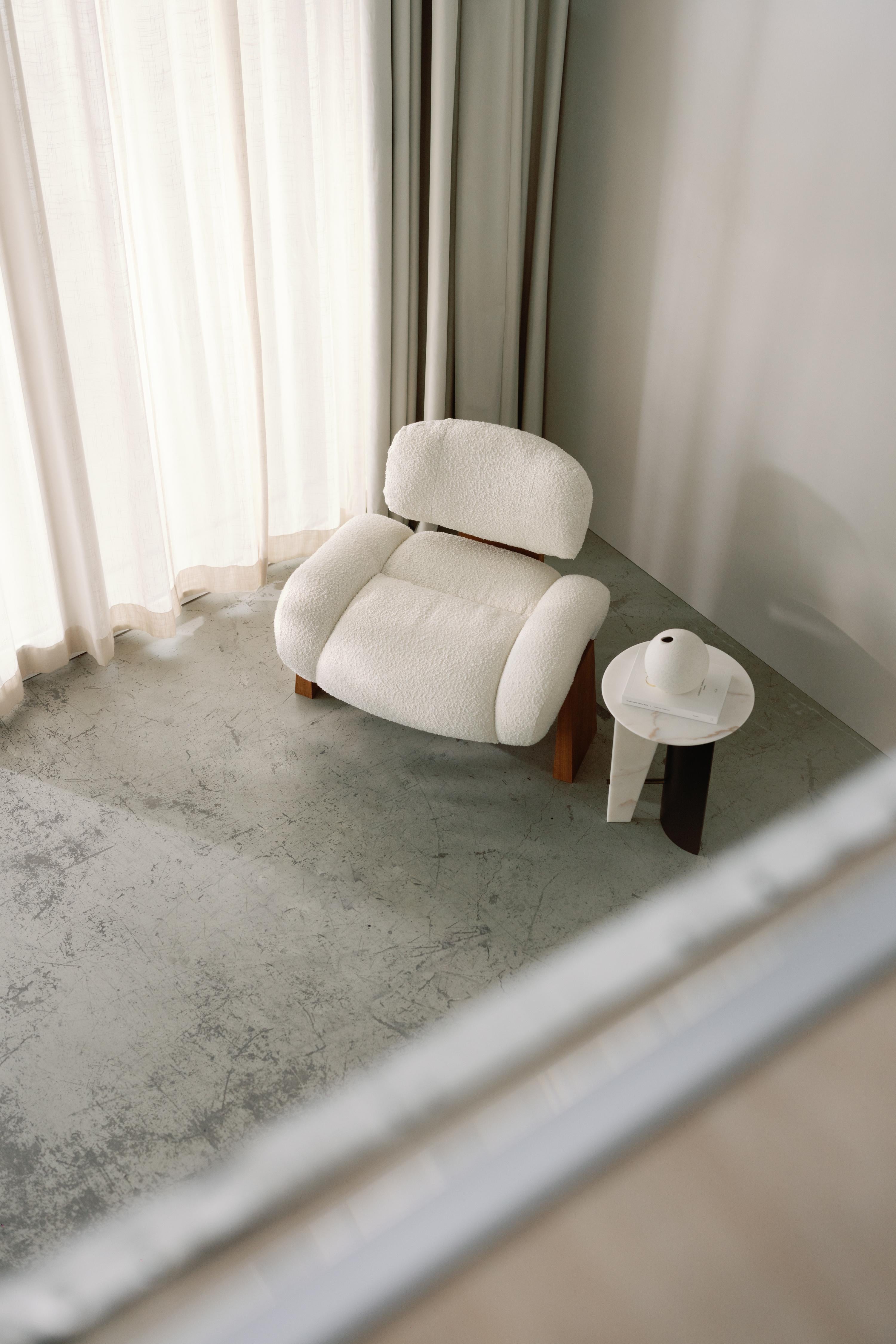 Contemporary Sense Silla de centro, Sillón Madera de sapeli, Bouclé, Latón, Manzana verde Cepillado en venta