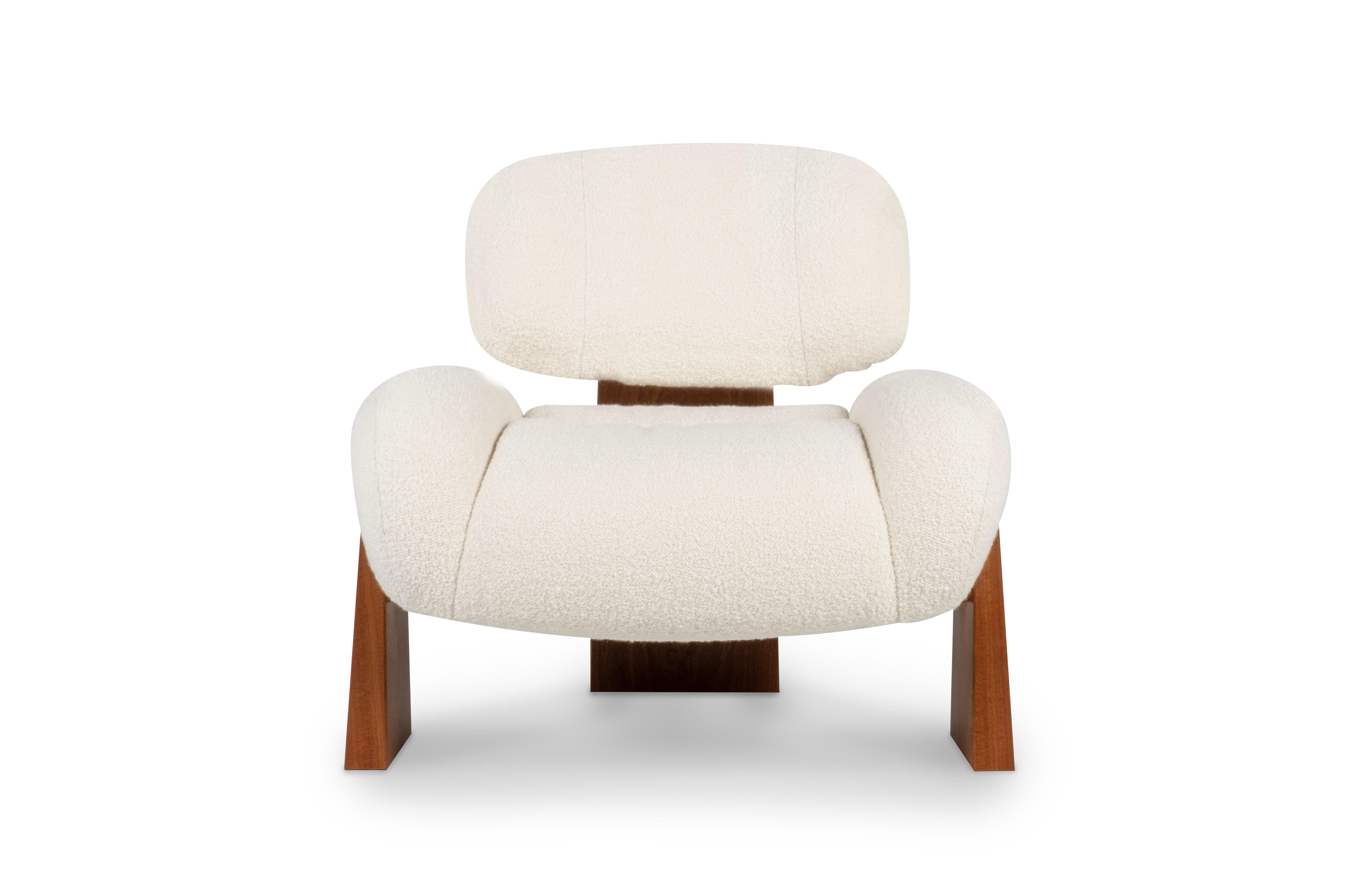Spazzolato Sedia Sense contemporanea, poltrona Legno di sapele, Bouclé, Ottone, Greenapple in vendita