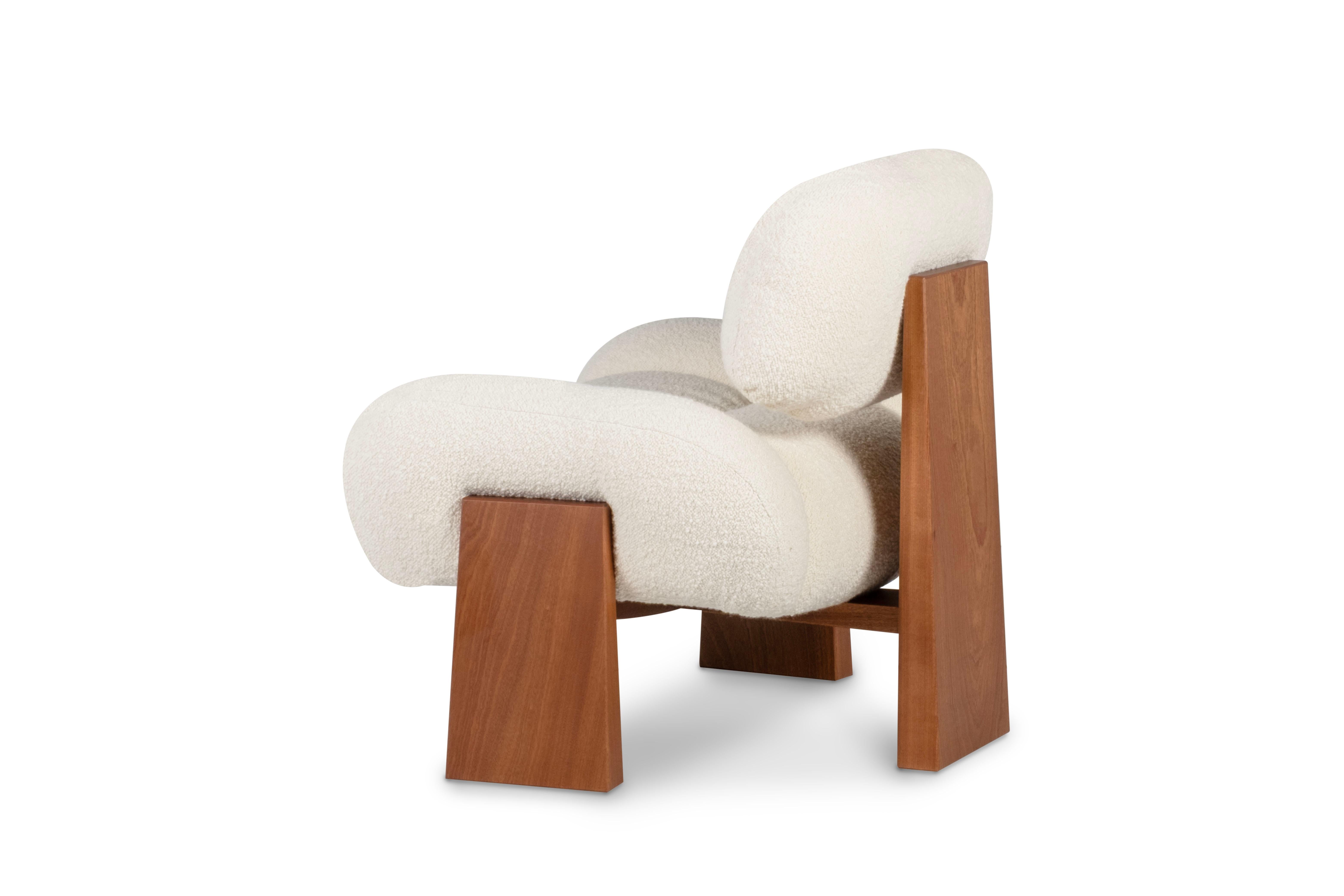 XXI secolo e contemporaneo Sedia Sense contemporanea, poltrona Legno di sapele, Bouclé, Ottone, Greenapple in vendita