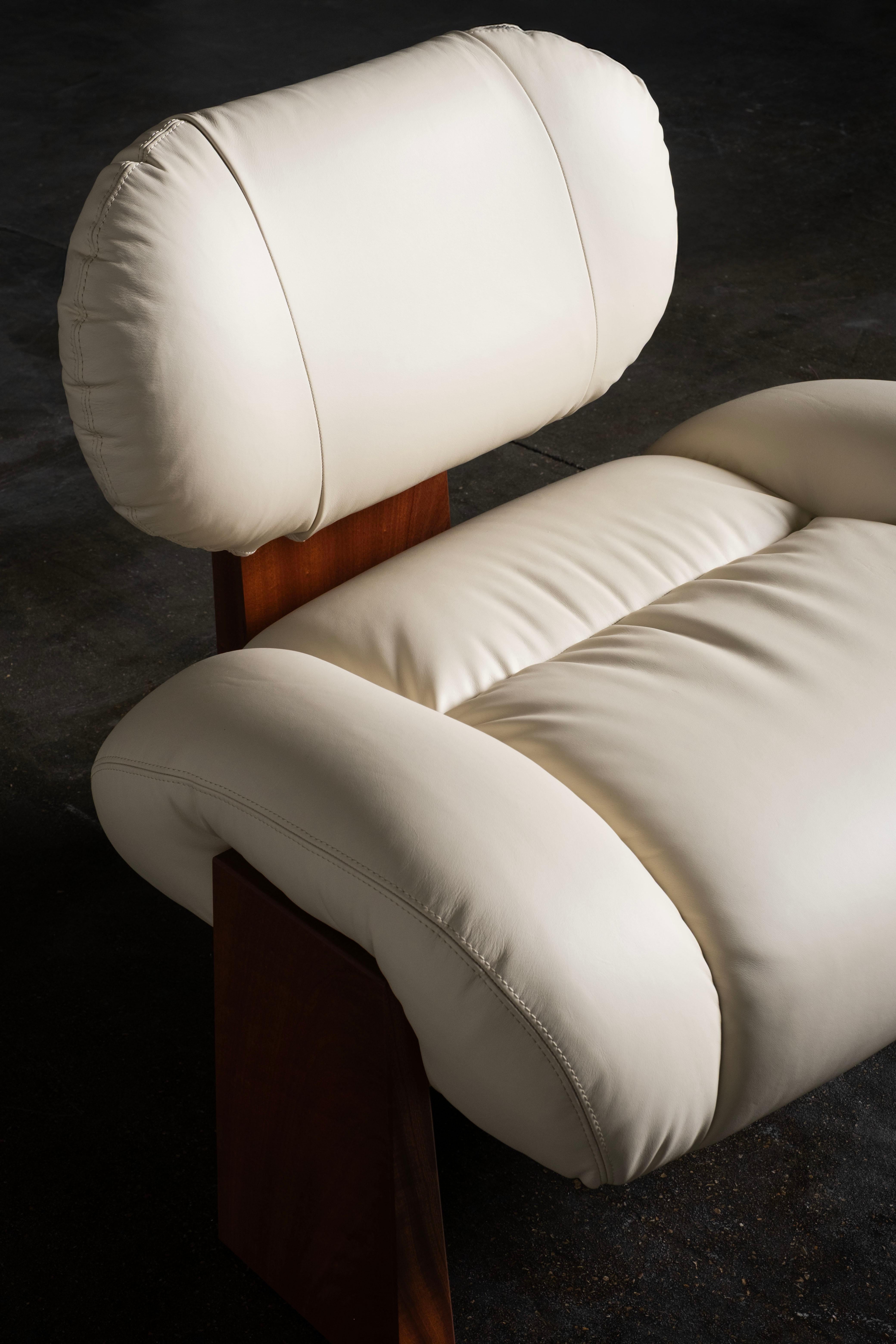 Sedia da salotto contemporanea Sense, sedia da salotto, legno di sapele, pelle, Greenapple in vendita 2