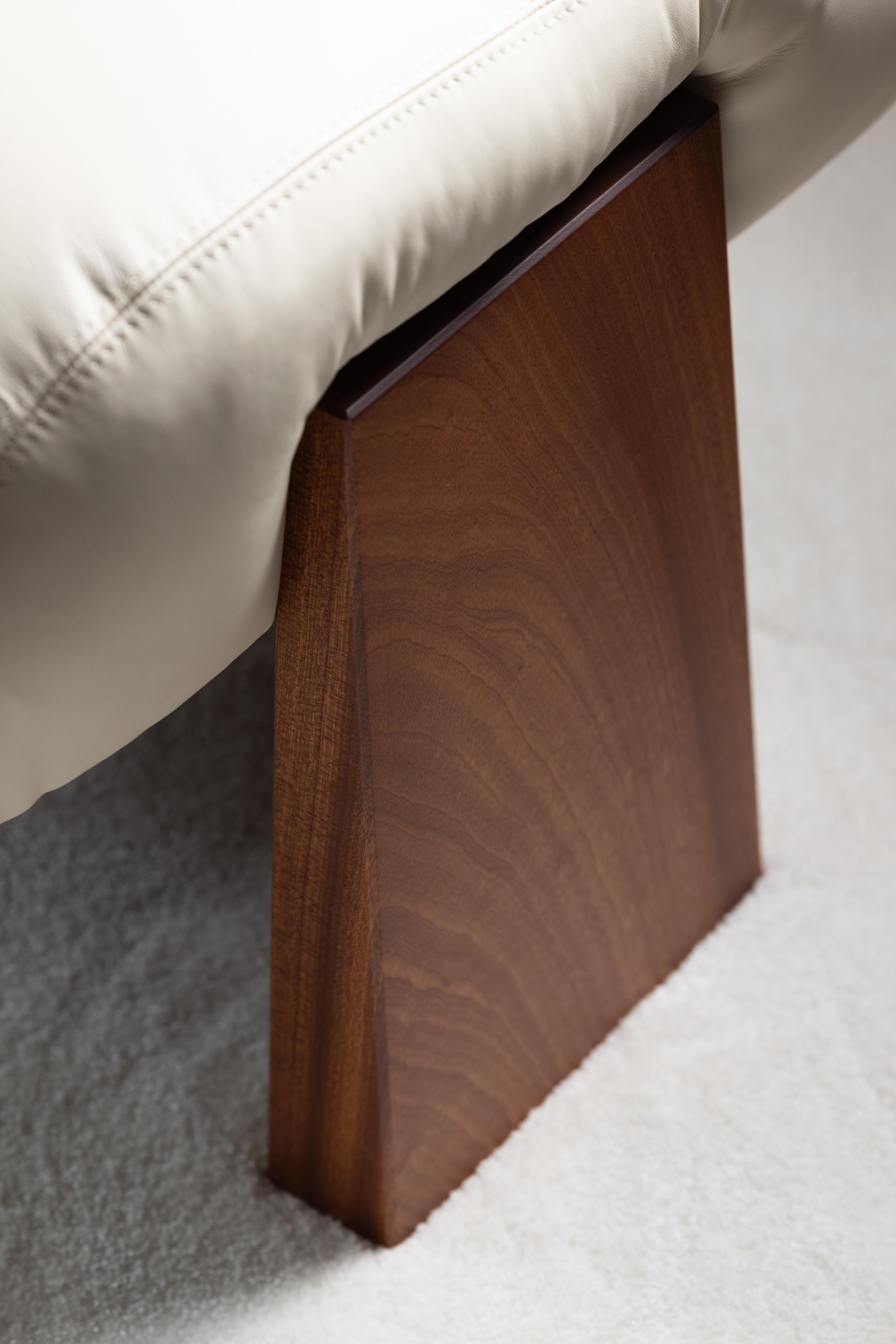 Sedia da salotto contemporanea Sense, sedia da salotto, legno di sapele, pelle, Greenapple in vendita 9