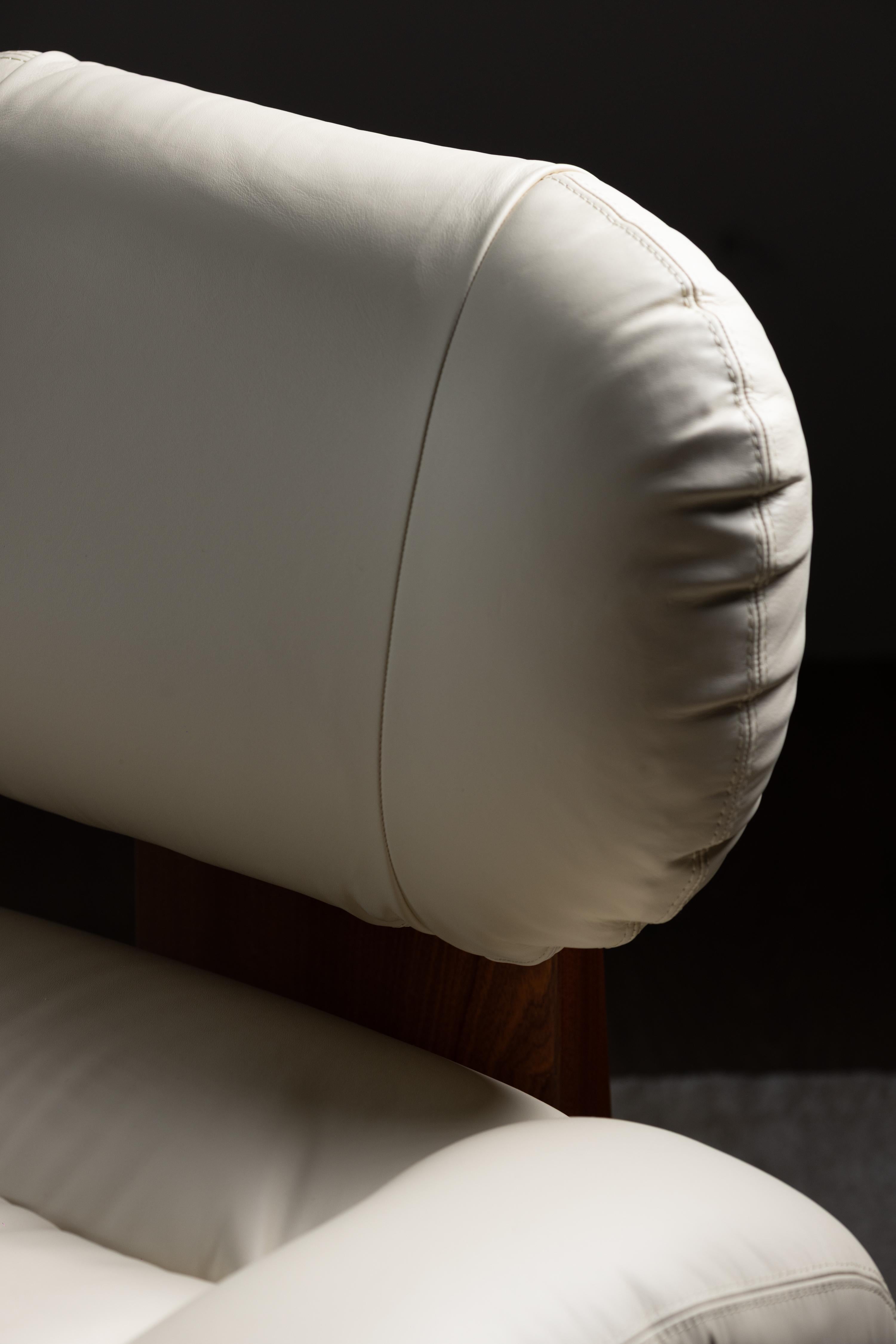 Sedia da salotto contemporanea Sense, sedia da salotto, legno di sapele, pelle, Greenapple in vendita 10