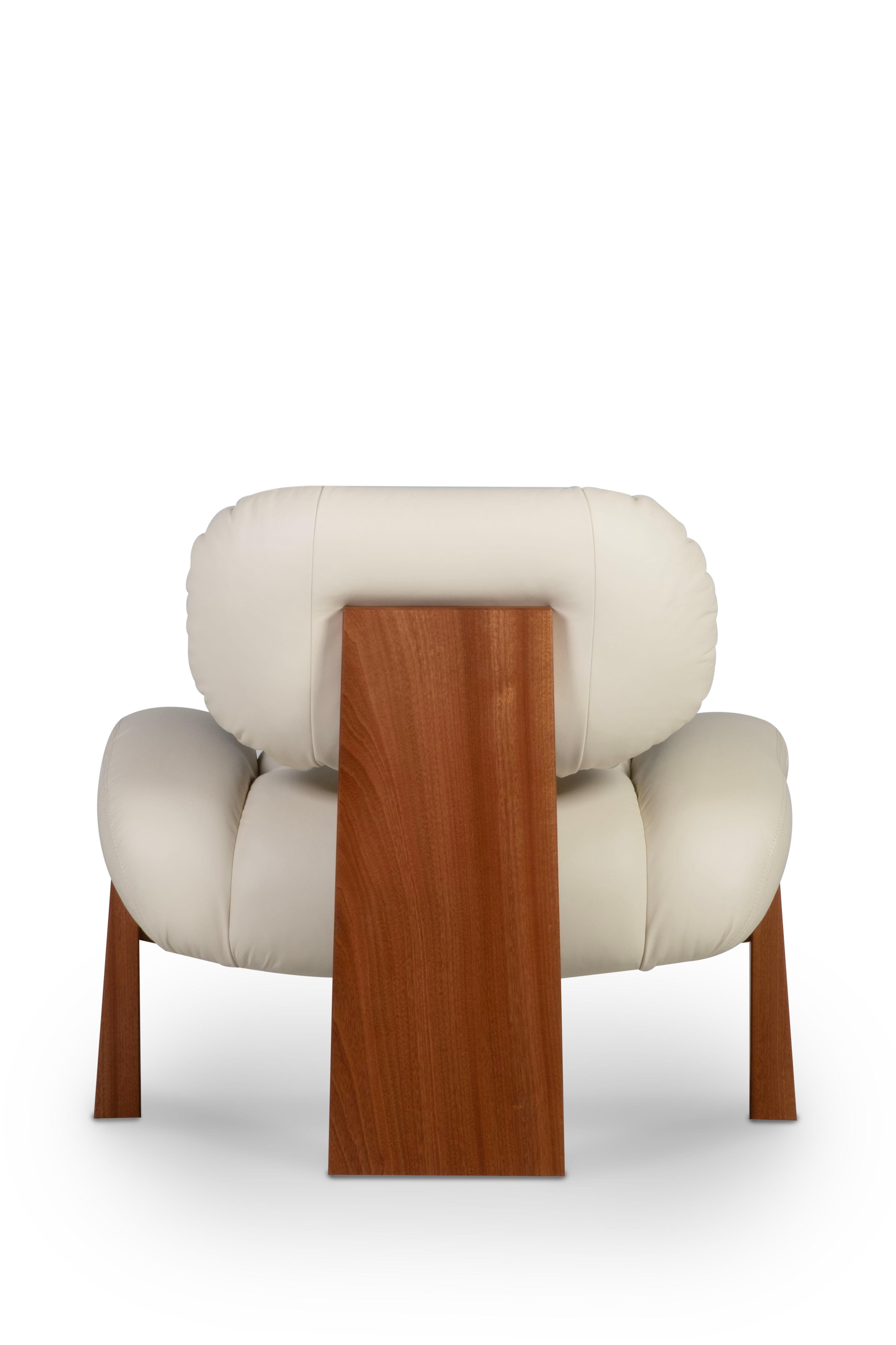 Portoghese Sedia da salotto contemporanea Sense, sedia da salotto, legno di sapele, pelle, Greenapple in vendita