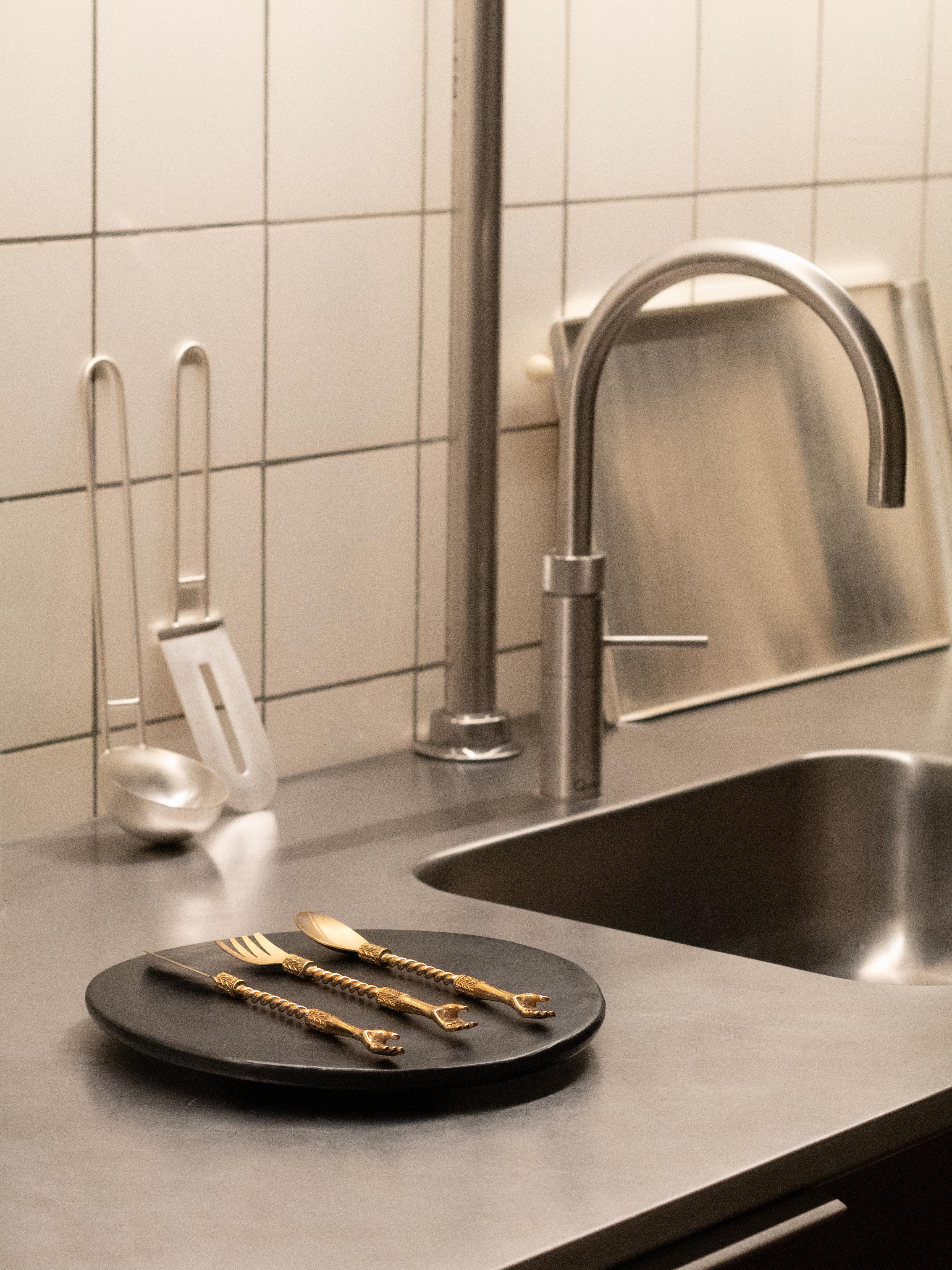 Contemporary Server Versilbertes Set Handcrafted in Italy by Natalia Criado (Italienisch) im Angebot