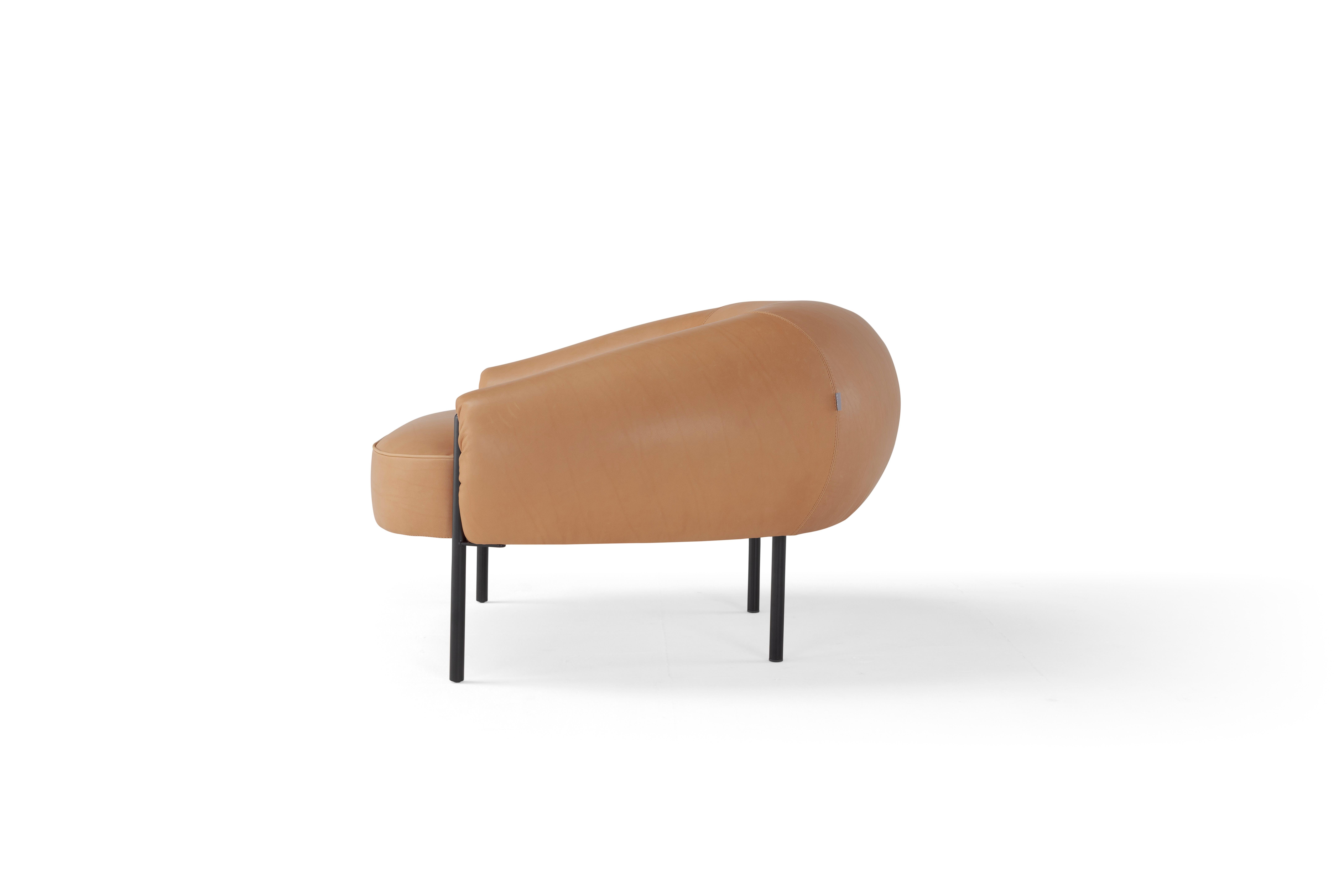 Ensemble contemporain 'Isola' by Amura Lab, fauteuil + pouf, cuir Daino 01 en vente 3
