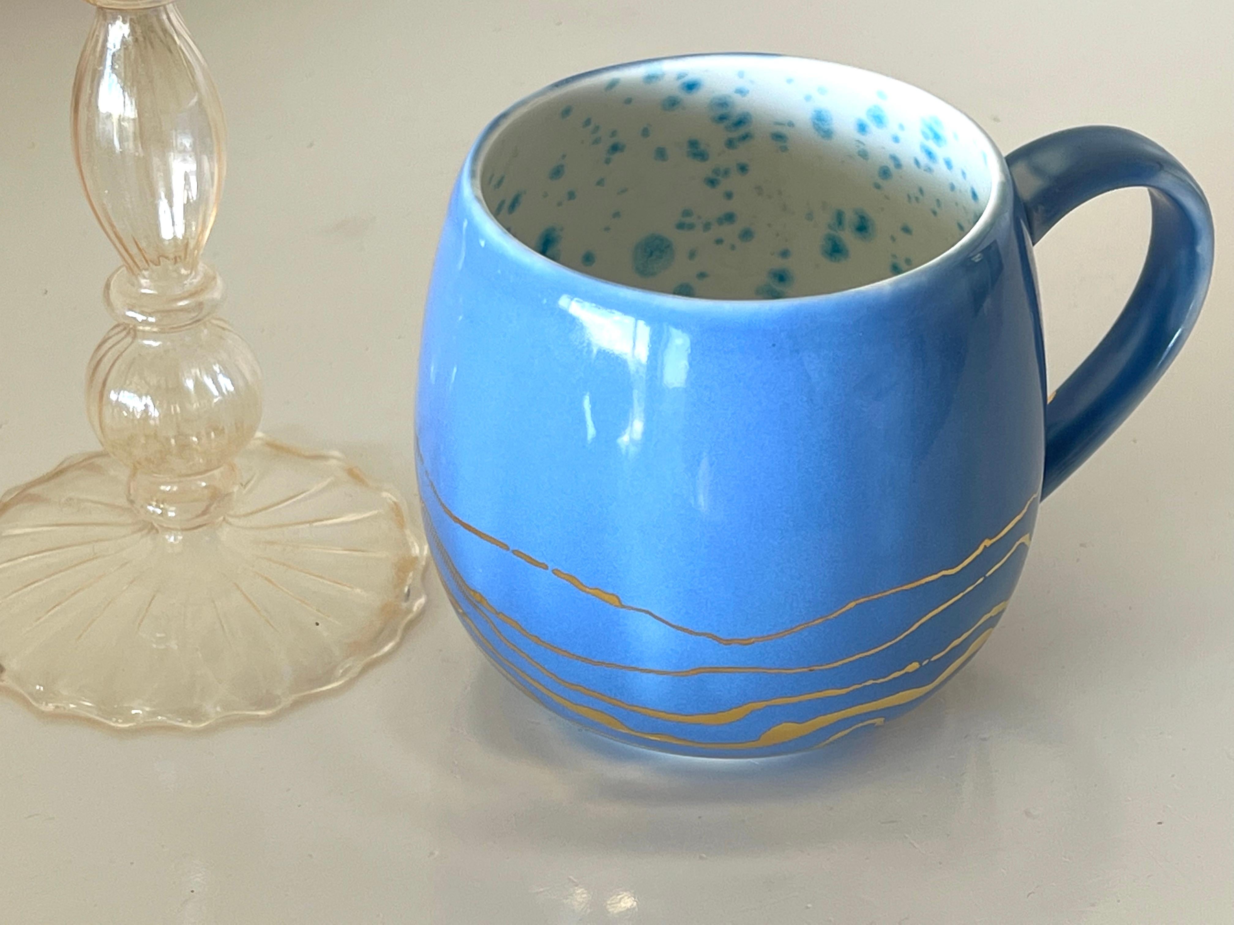 Italian Contemporary Set of 2 Chubby Mugs Hand Painted Porcelain Blue Gold For Sale