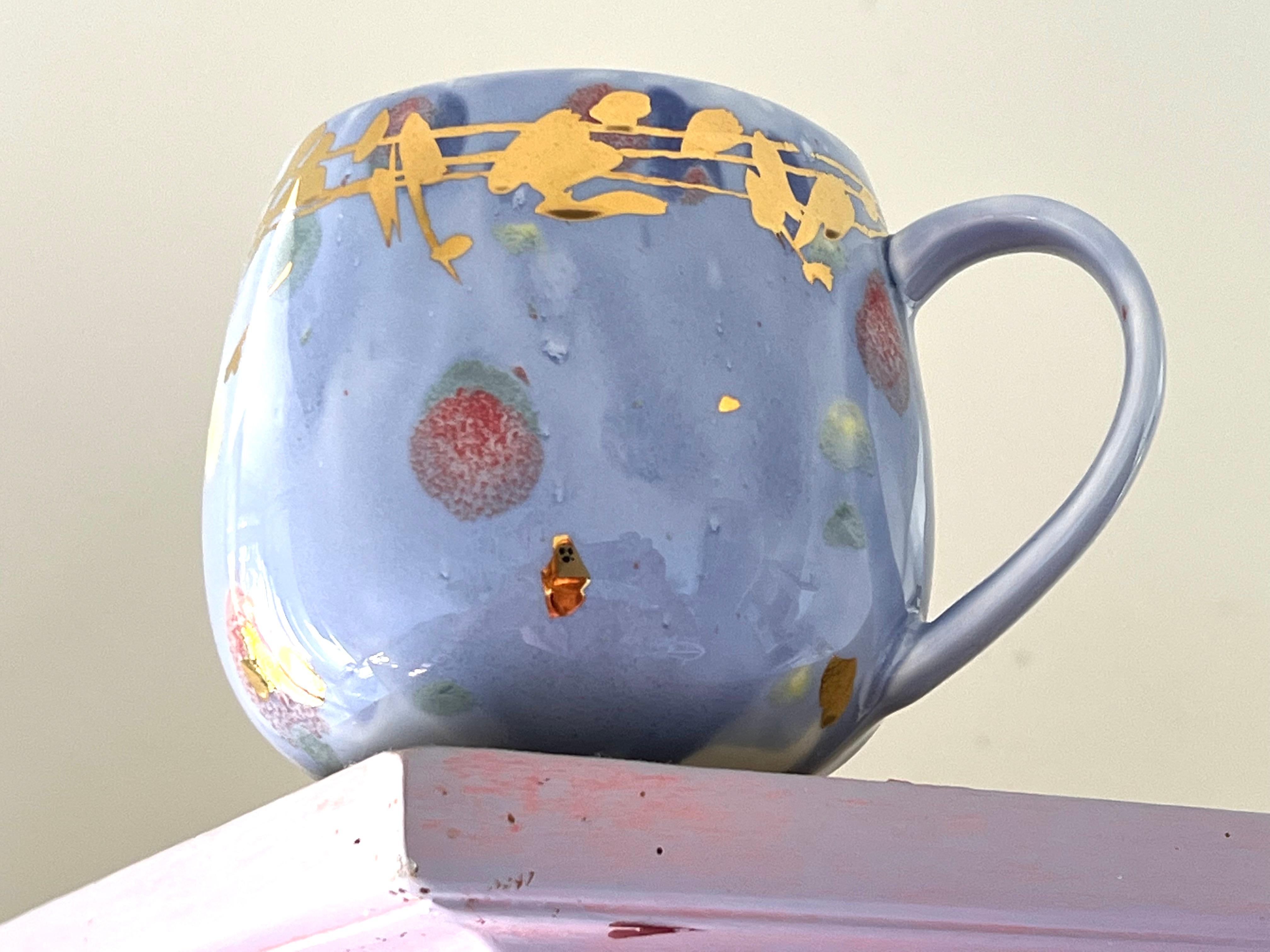 Porcellana Set contemporaneo di 2 tazze Chubby dipinte a mano in porcellana blu oro in vendita
