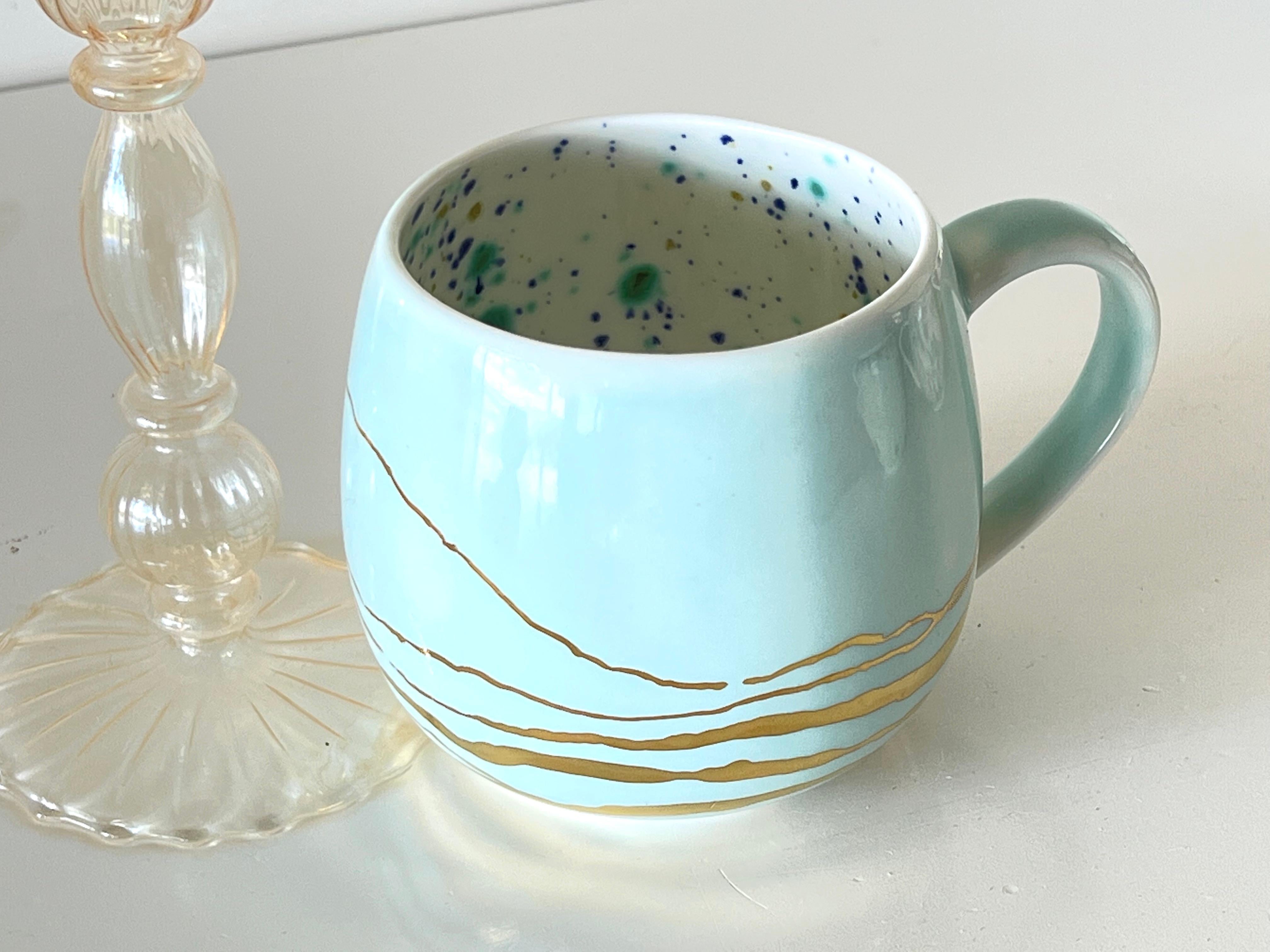 Italian Contemporary Set of 2 Chubby Mugs Hand Painted Porcelain Blue Marble Gold For Sale