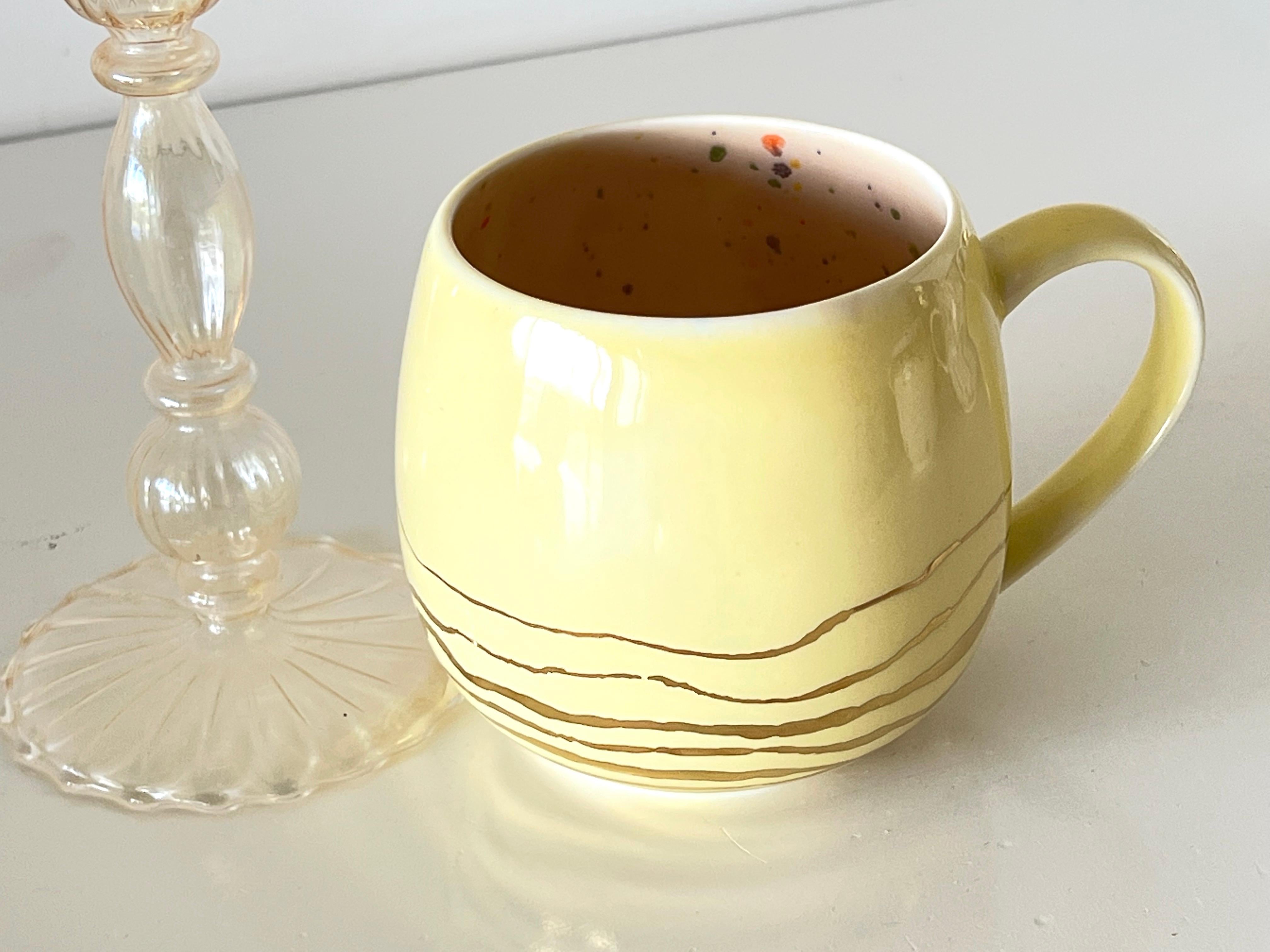 Italian Contemporary Set of 2 Chubby Mugs Hand Painted Porcelain Yellow Chestnut Gold For Sale