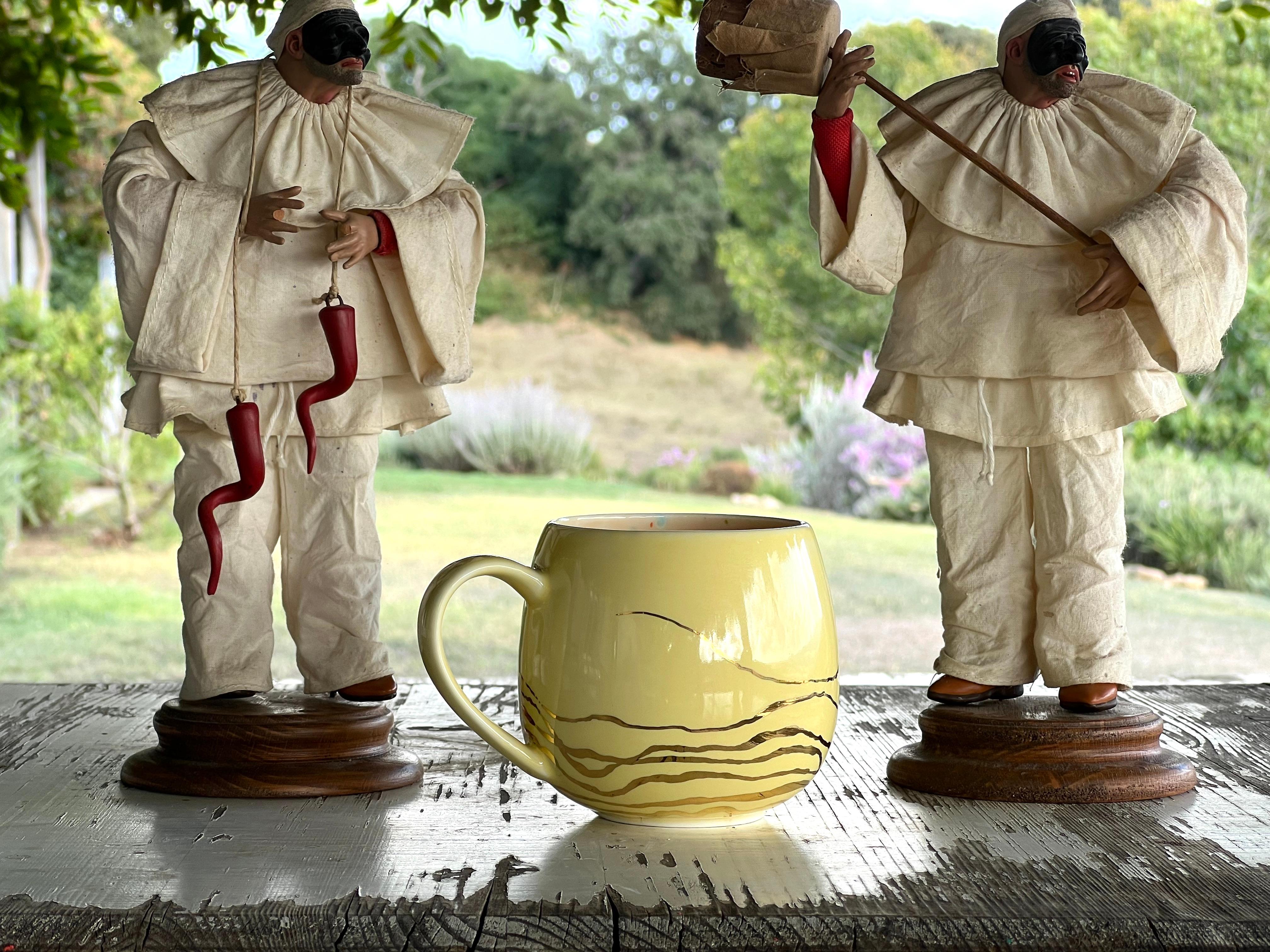 Hand-Painted Contemporary Set of 2 Chubby Mugs Hand Painted Porcelain Yellow Chestnut Gold For Sale