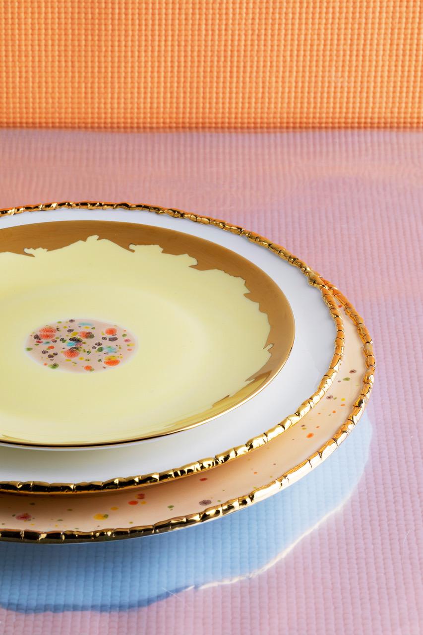 Contemporary Set of 2 Dessert Plates Gold Hand Painted Porcelain en vente 2