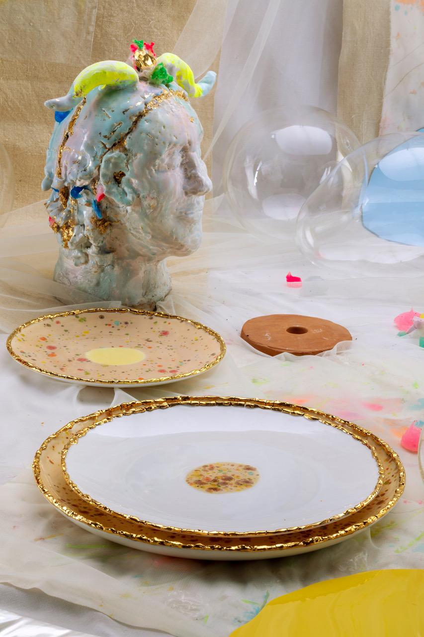 Set Contemporáneo de 2 Platos de Postre de Porcelana Pintada a Mano en Oro en Nuevo estado para la venta en Roma, RM