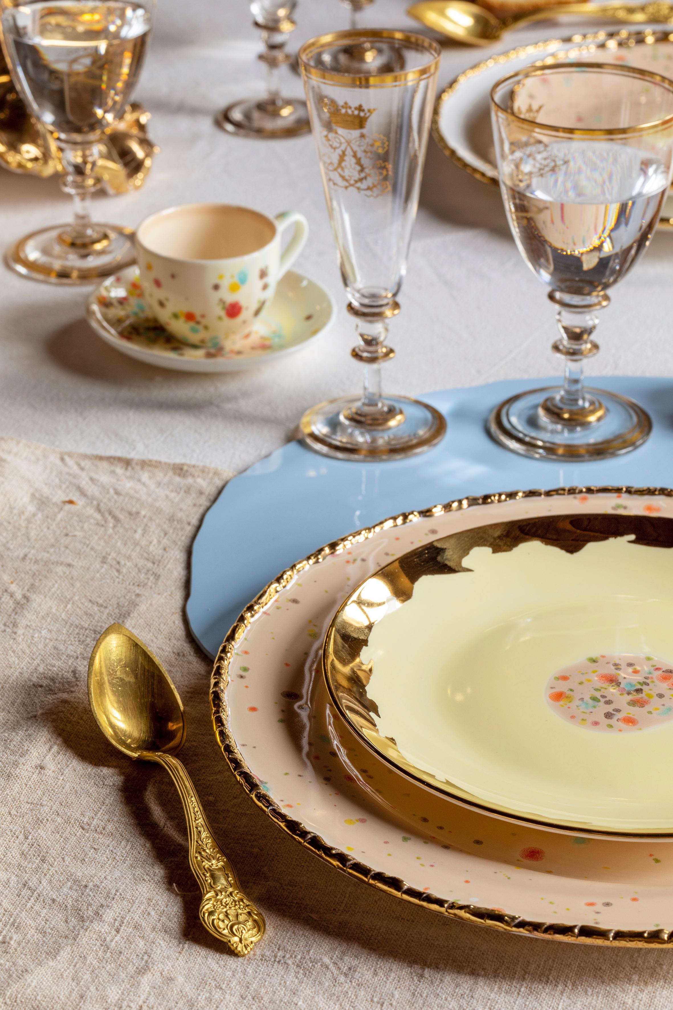 Contemporary Set aus 2 Desserttellern Gold Handbemaltes Porzellan im Angebot 2
