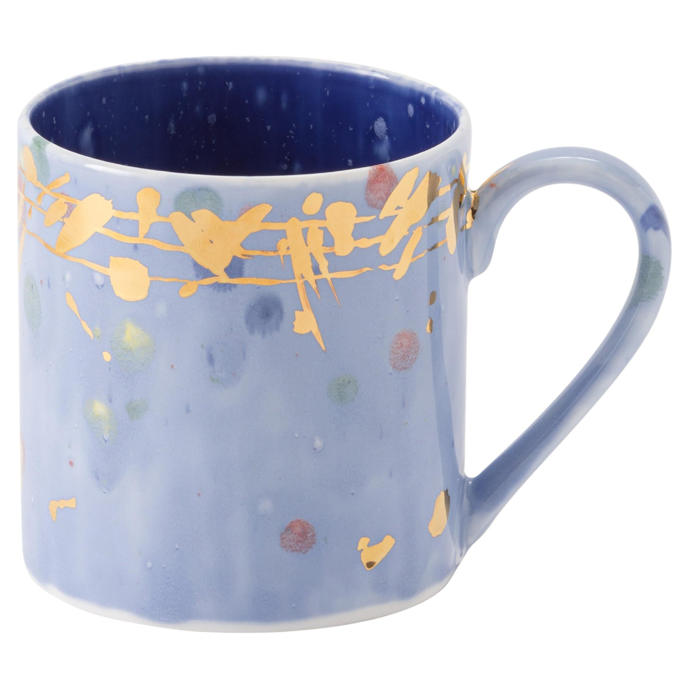 Ensemble contemporain de 2 grandes tasses en porcelaine bleue et or peintes à la main