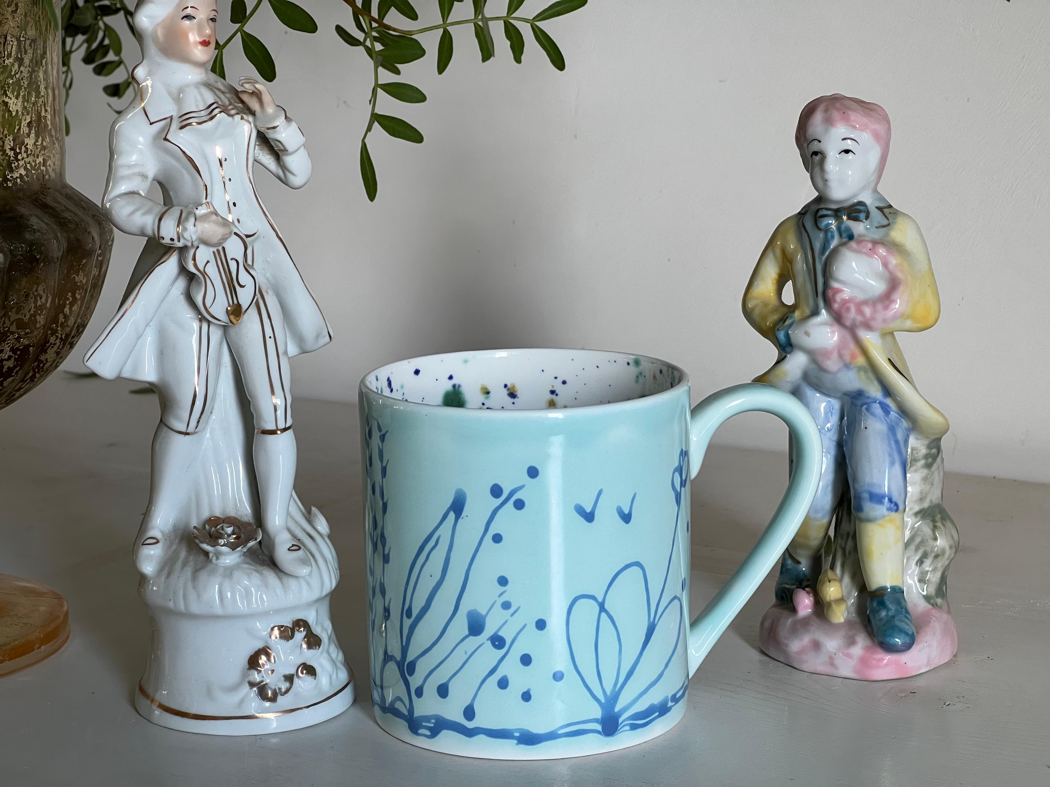 Juego italiano contemporáneo de 2 tazas grandes de porcelana pintada a mano Mármol azul Pintado a mano en venta
