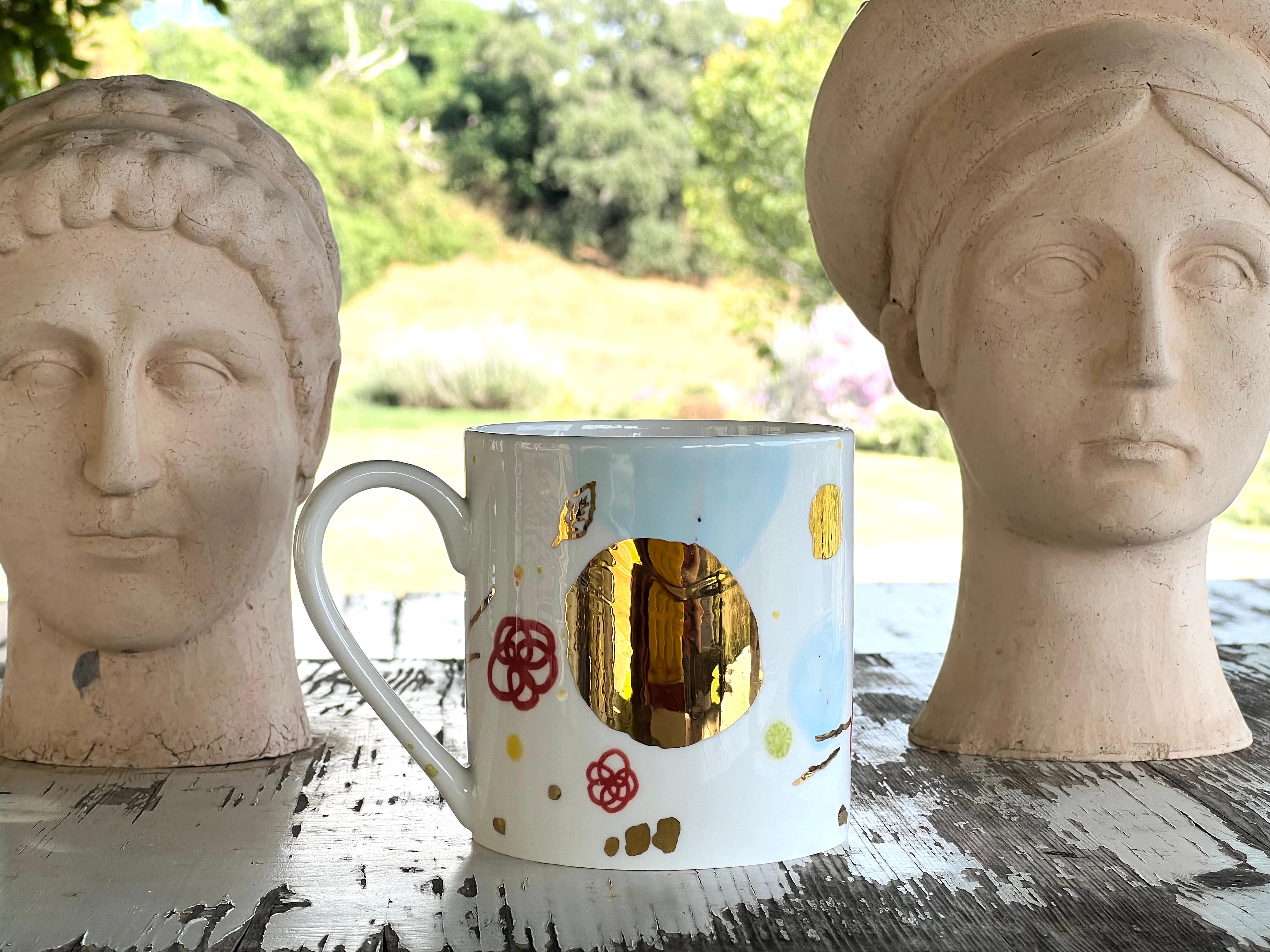 Contemporary Set of 2 Large Mugs Hand Painted Porcelain Multicolor Gold In New Condition For Sale In Roma, RM