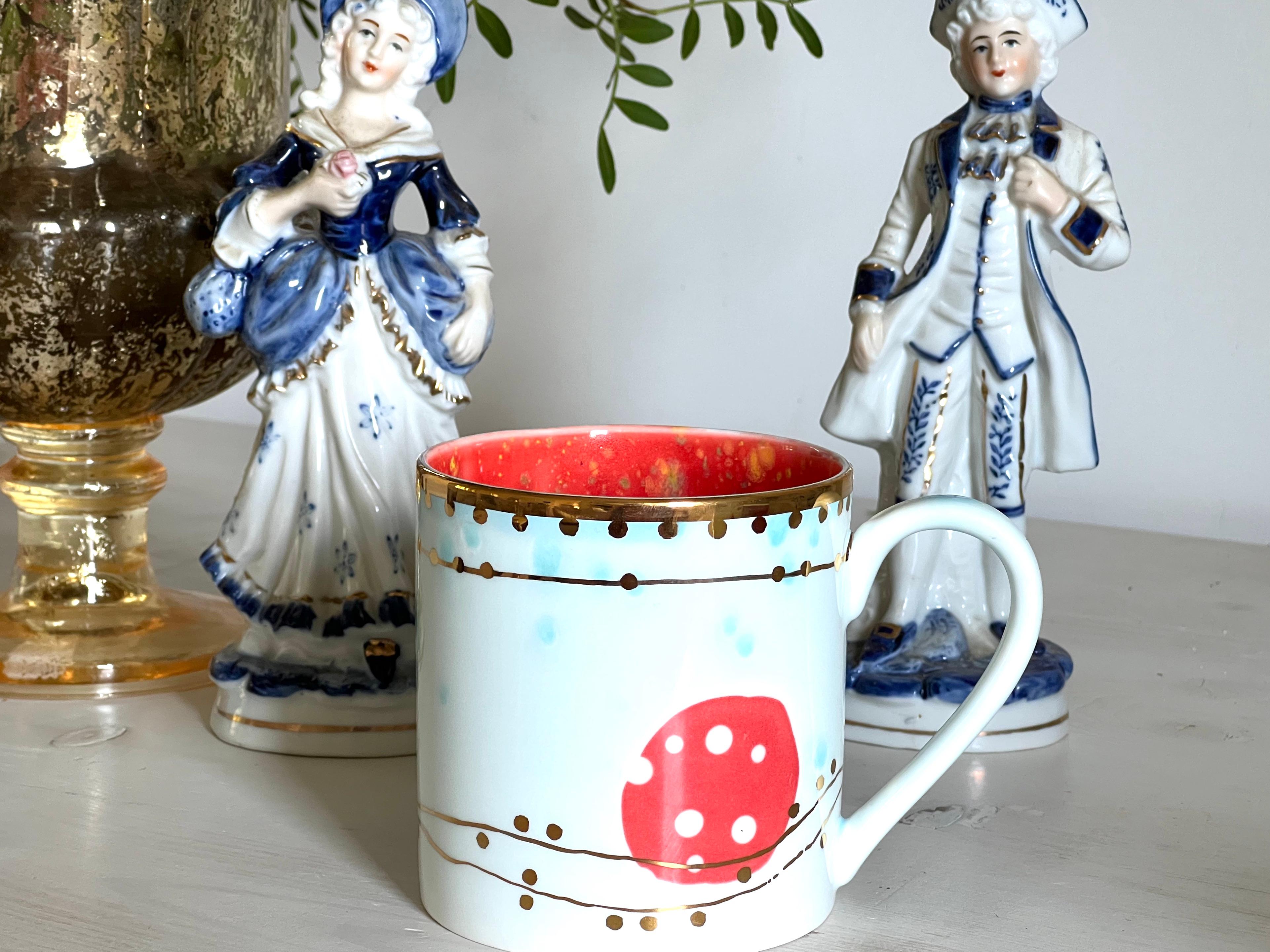 Hand-Painted Contemporary Set of 2 Large Mugs Hand Painted Porcelain Red Gold For Sale