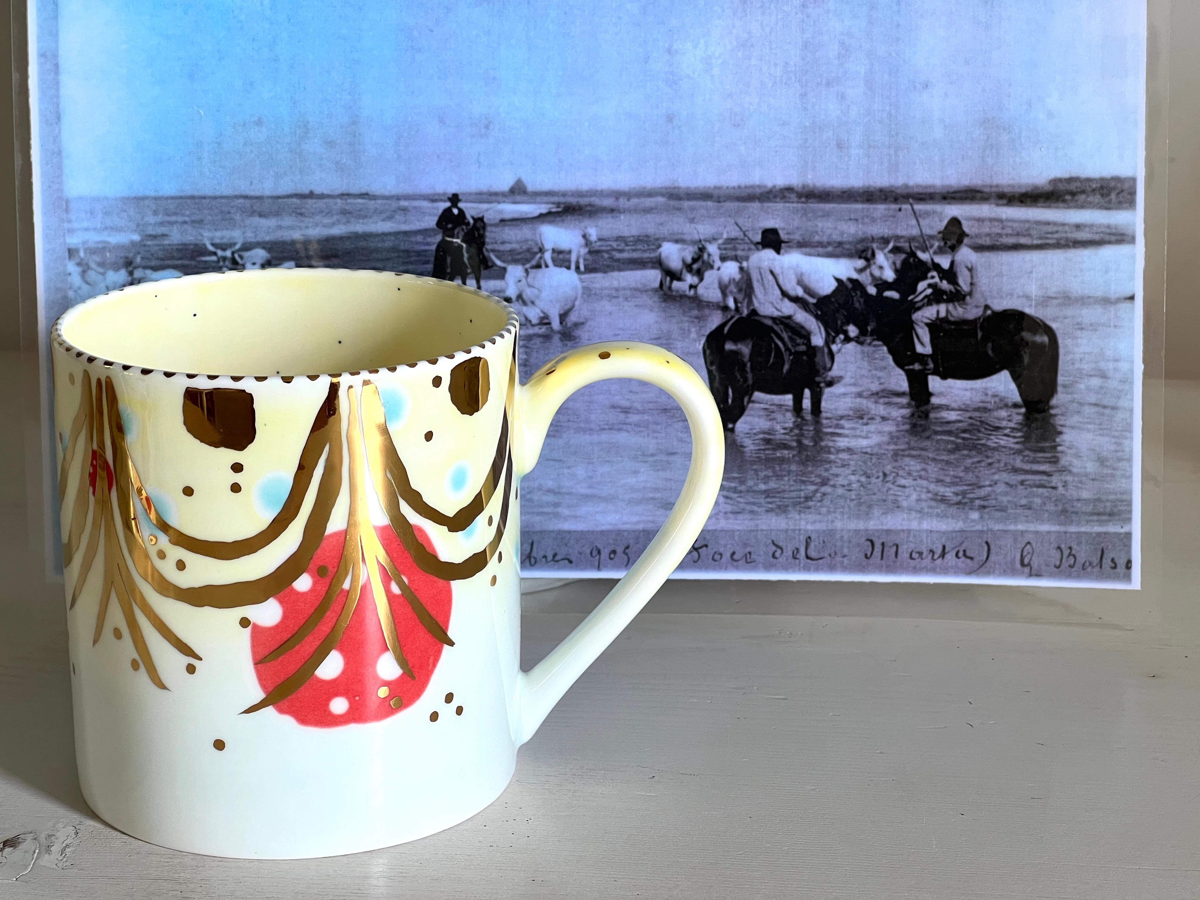 Hand-Painted Contemporary Set of 2 Large Mugs Hand Painted Porcelain Yellow Gold For Sale