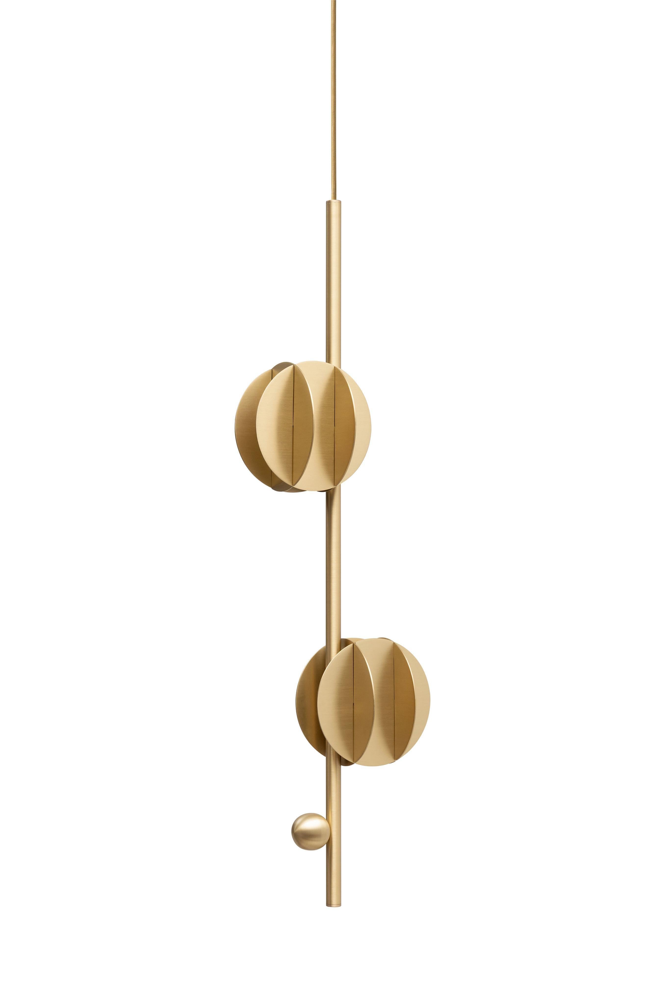 Marchio: NOOM
Designer: Kateryna Sokolova
Materiali: Ottone / Rame / Acciaio inox
Dimensioni: H. 82 cm x L. 24 cm x P. 15 cm
Elettrificazione: Versione UE: 2 x LED 10WG9 220 -240V50 Hz
Versione USA: 2 x LED 10W G9 110V 60 Hz.

La collezione di luci