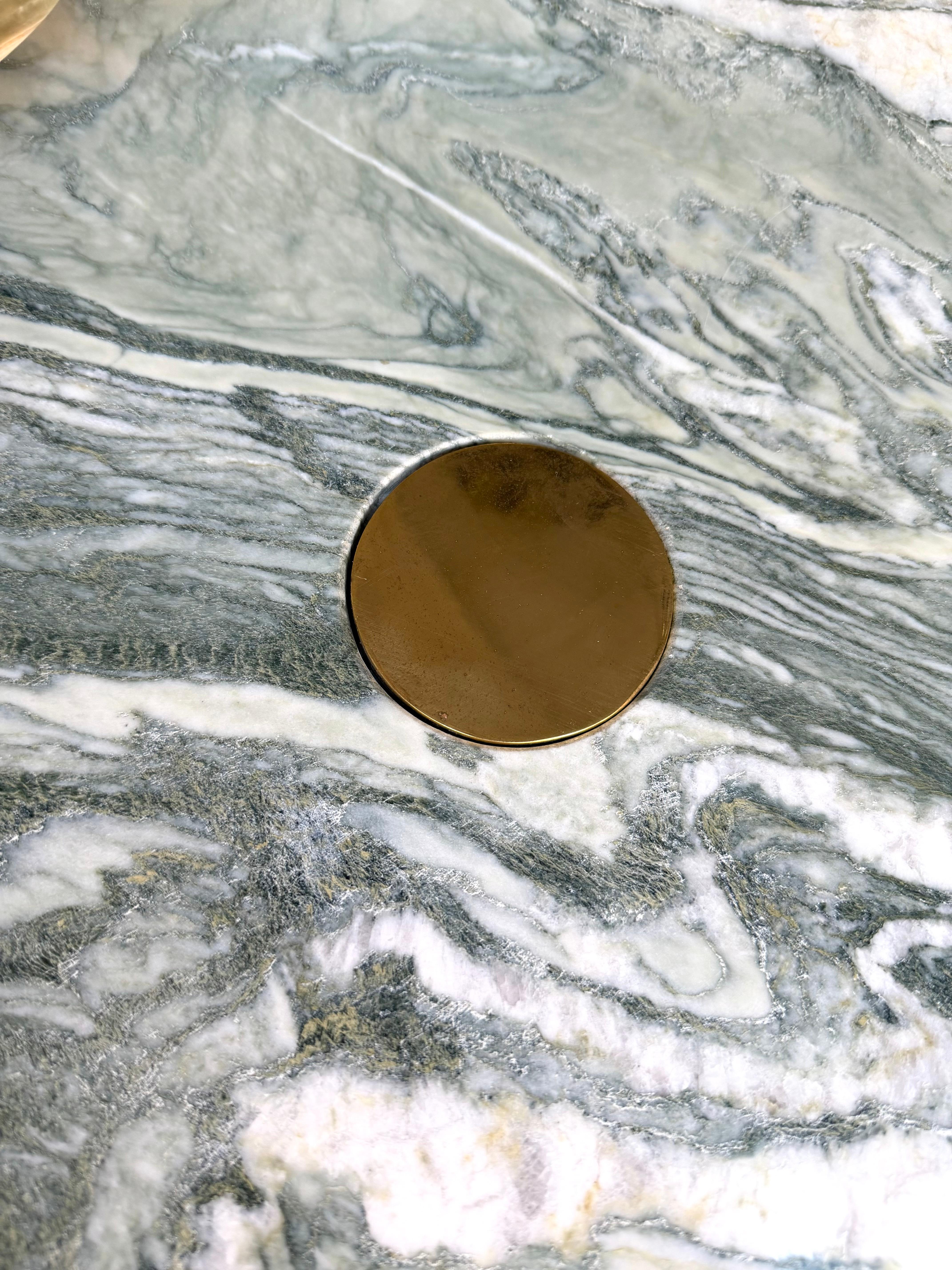 Contemporary Set of 3 Brass and Marble Nesting Tables, Italy For Sale 1