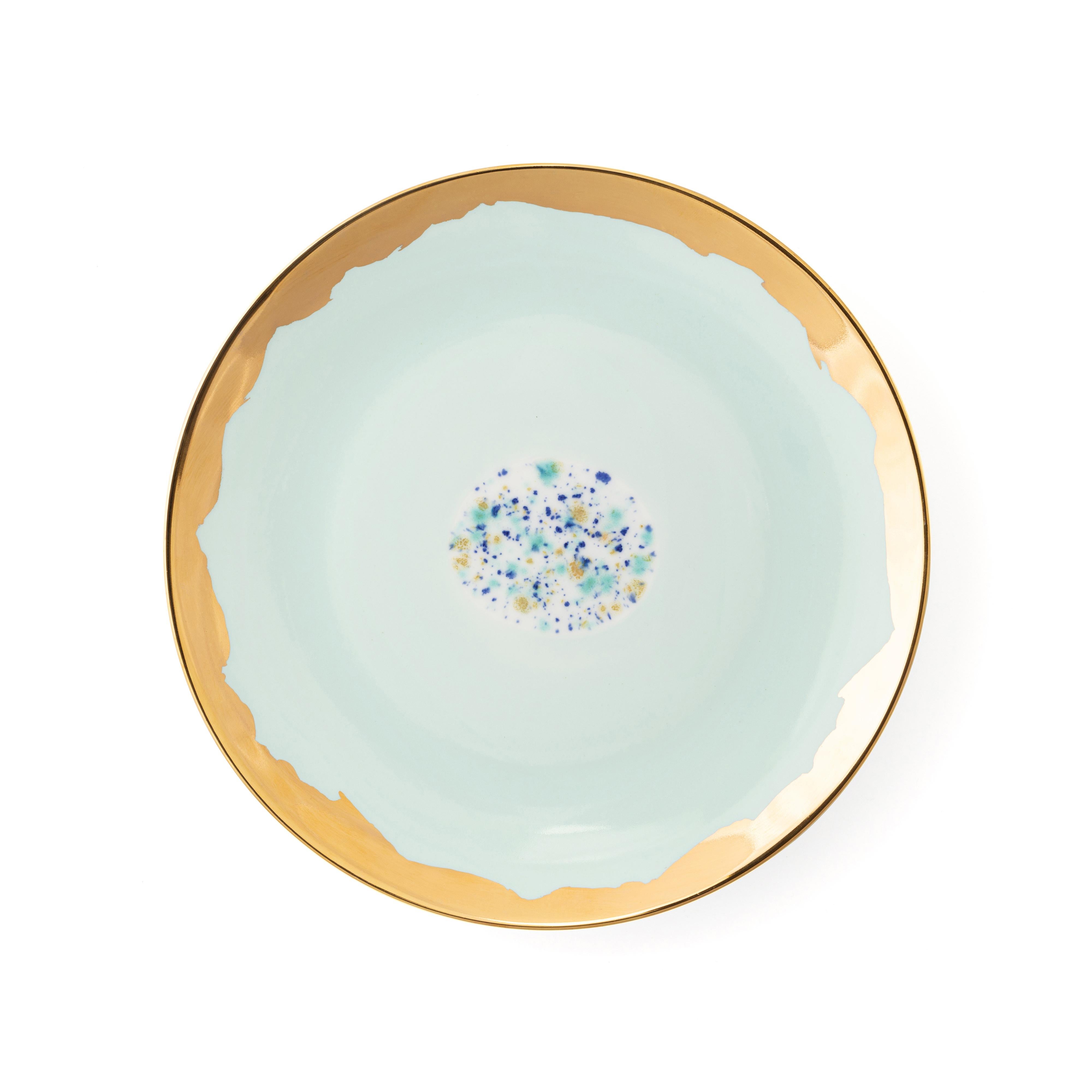 La collezione Piazza del Popolo prende il nome da un punto di riferimento romano, cuore della vita quotidiana dei romani, e si ispira alle tradizionali e semplici ceramiche artigianali italiane, ma decorate in chiave personale ed elegante. 

Set