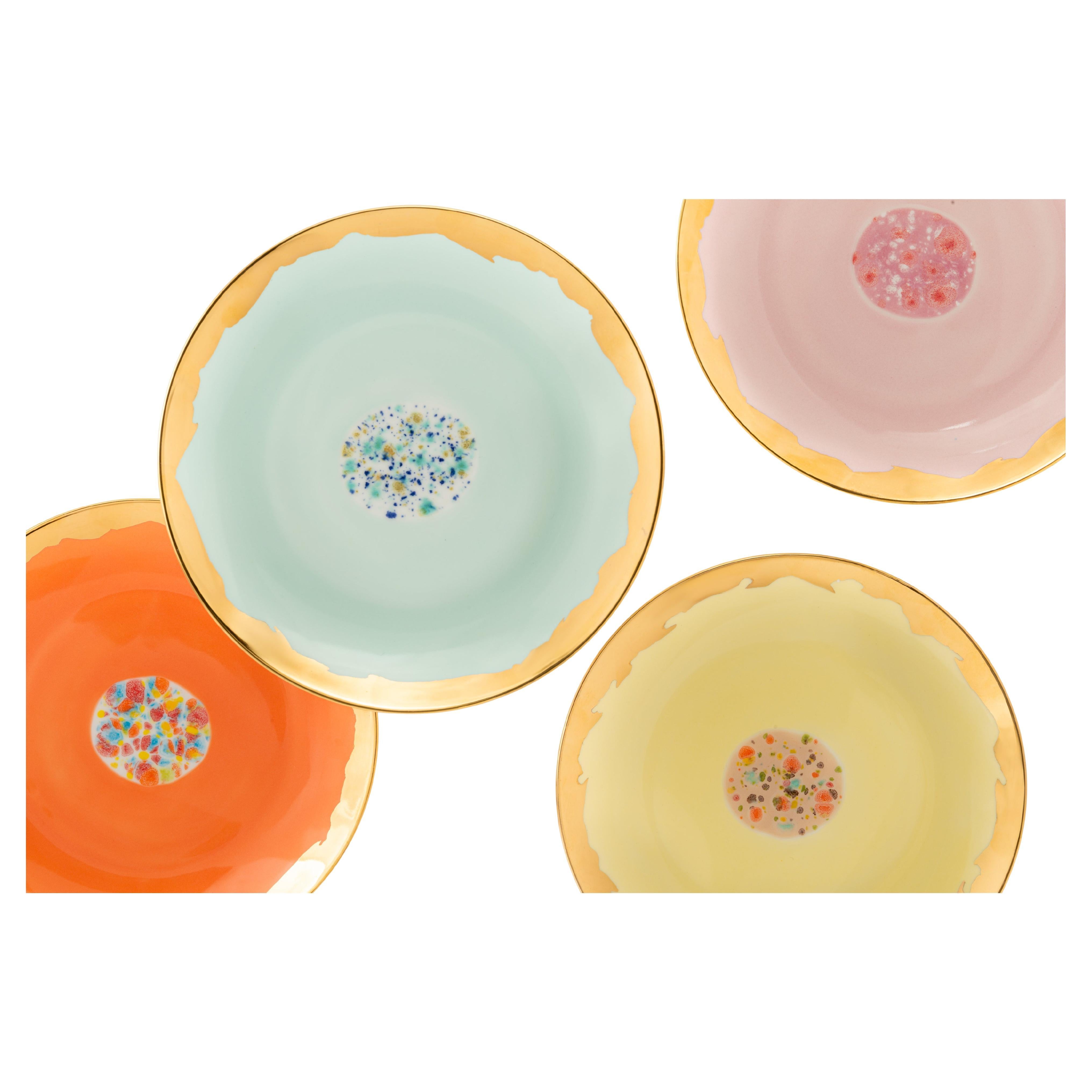 Zeitgenössisches Set von 4 Dessert-Coupe-Tellern aus handbemaltem Porzellan in Gold