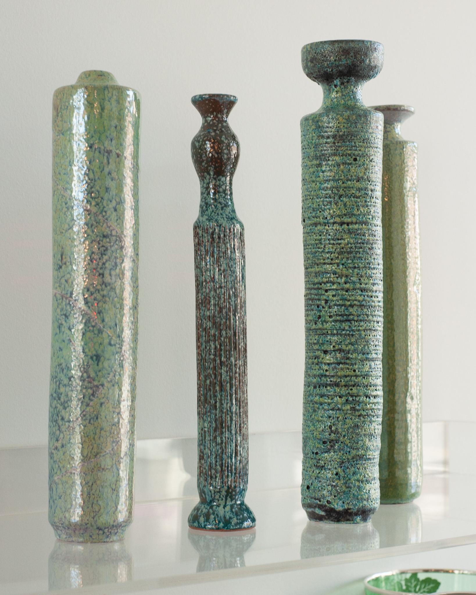 Italiano Set contemporaneo di 4 vasi in ceramica smaltata ispirati alla metà del secolo scorso in vendita