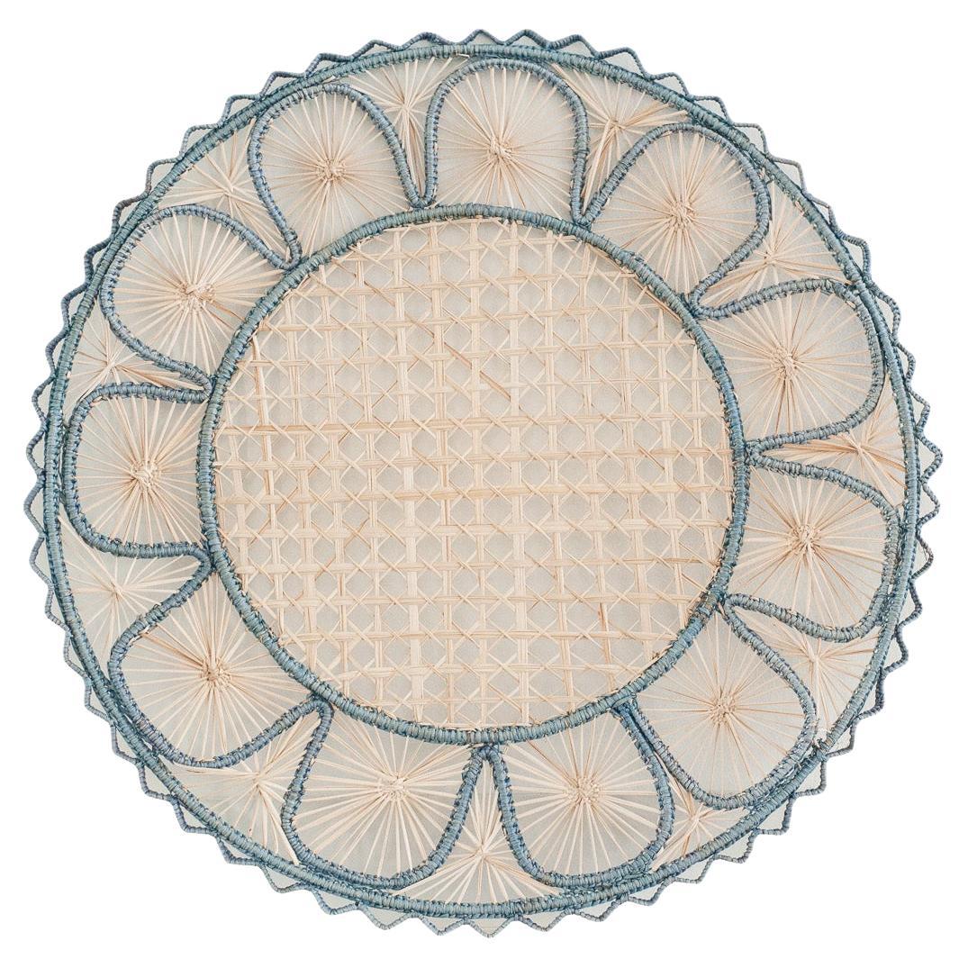 Set contemporaneo di 6 tovagliette in rattan intrecciate a mano di colore naturale e blu cielo
